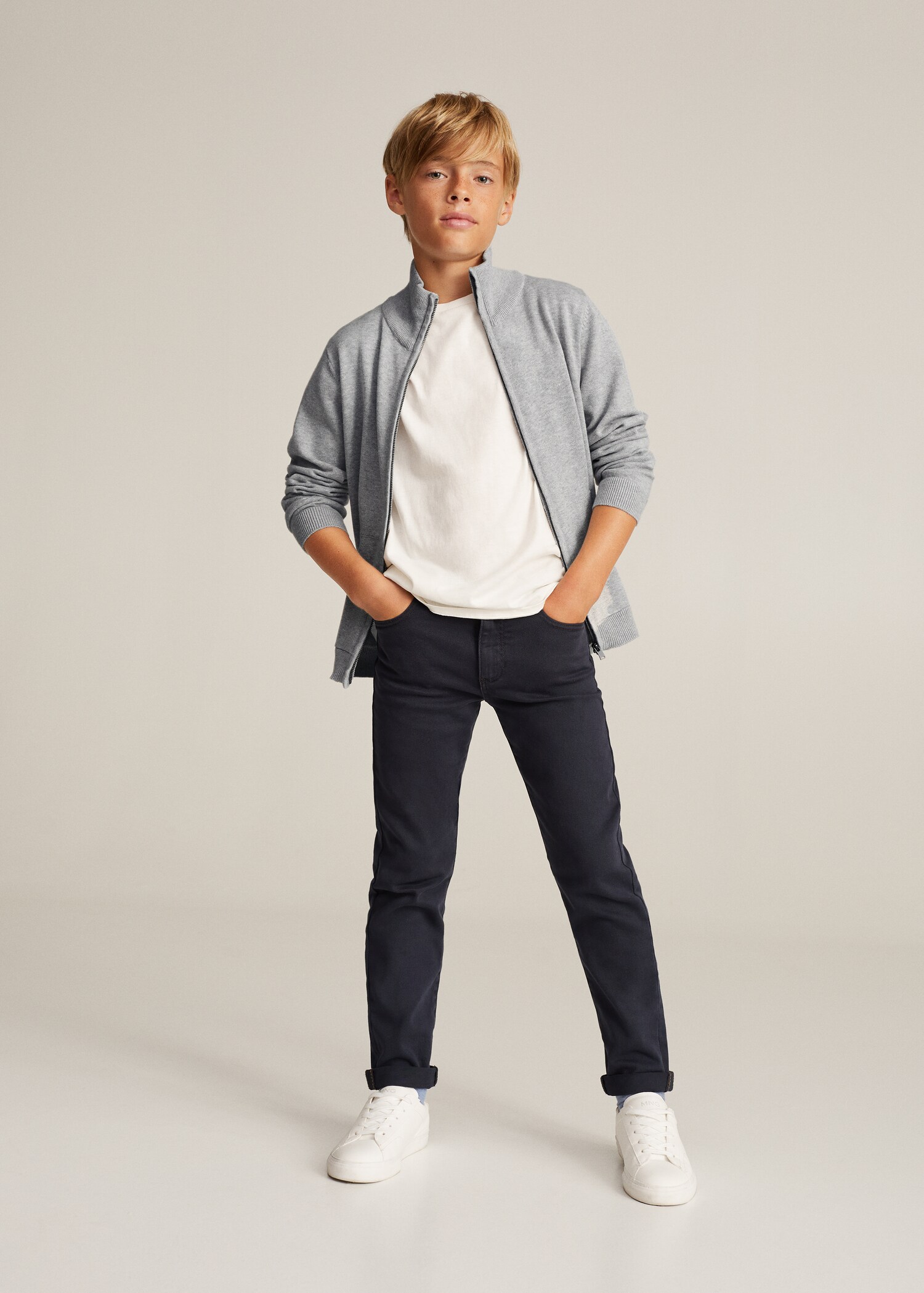 Zipped knit cardigan - General plane