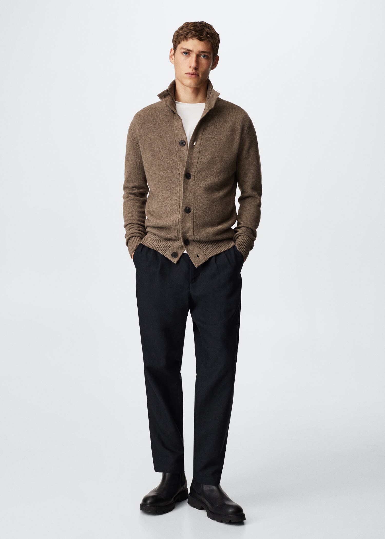 Cardigan lana cuello alto - Plano general