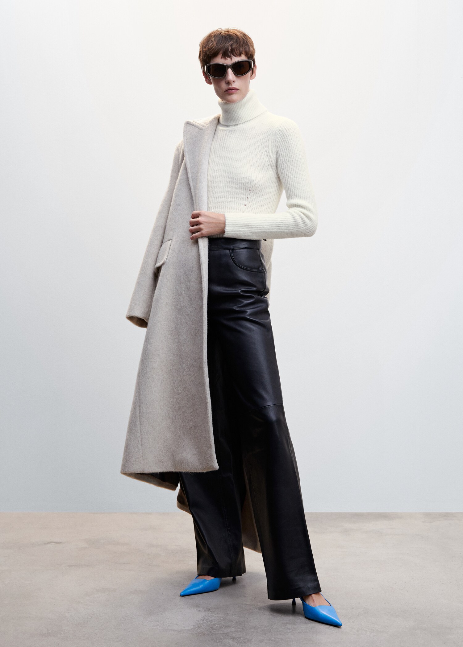 Turtle neck sweater - General plane