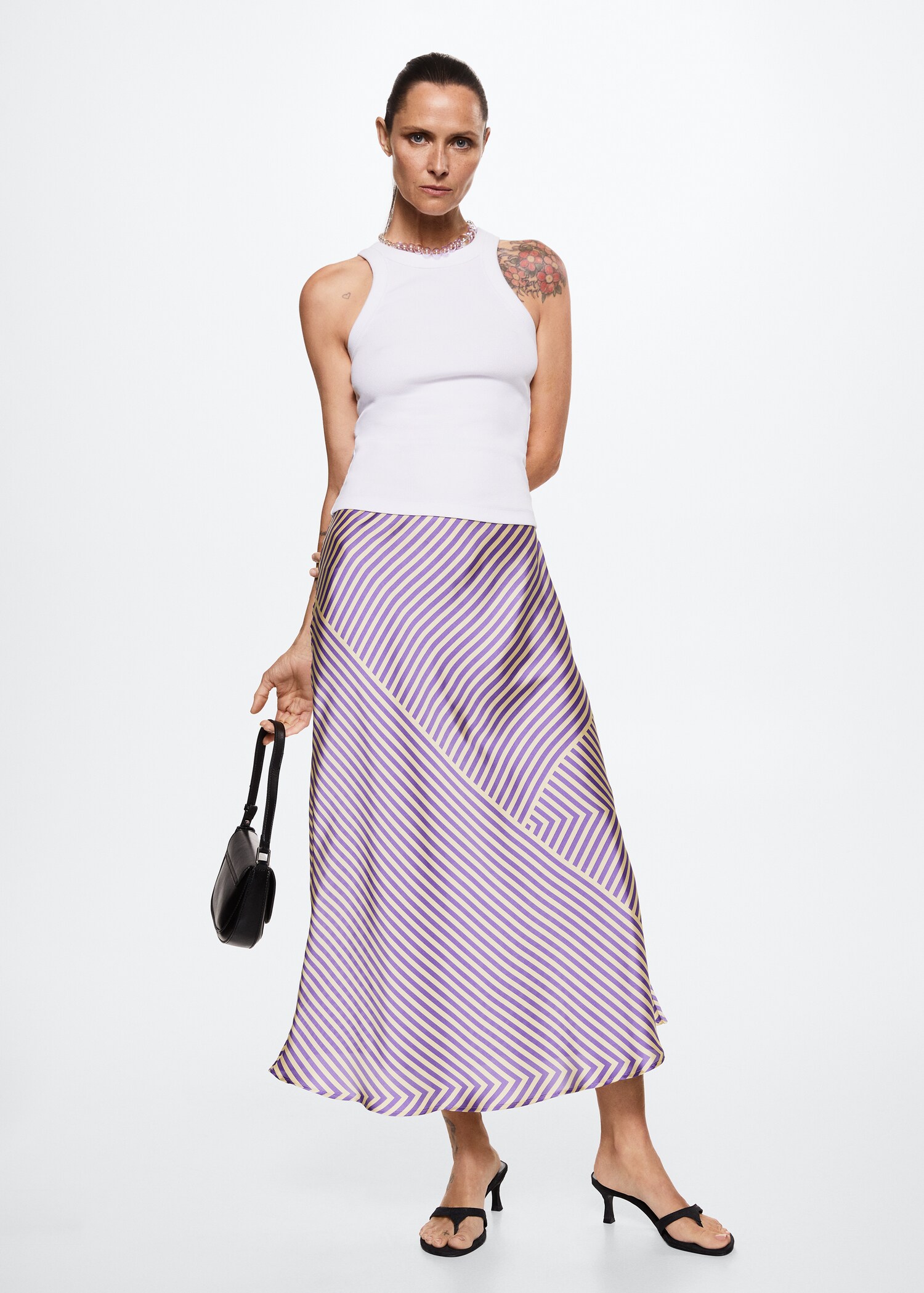 Falda satinada estampada - Plano general