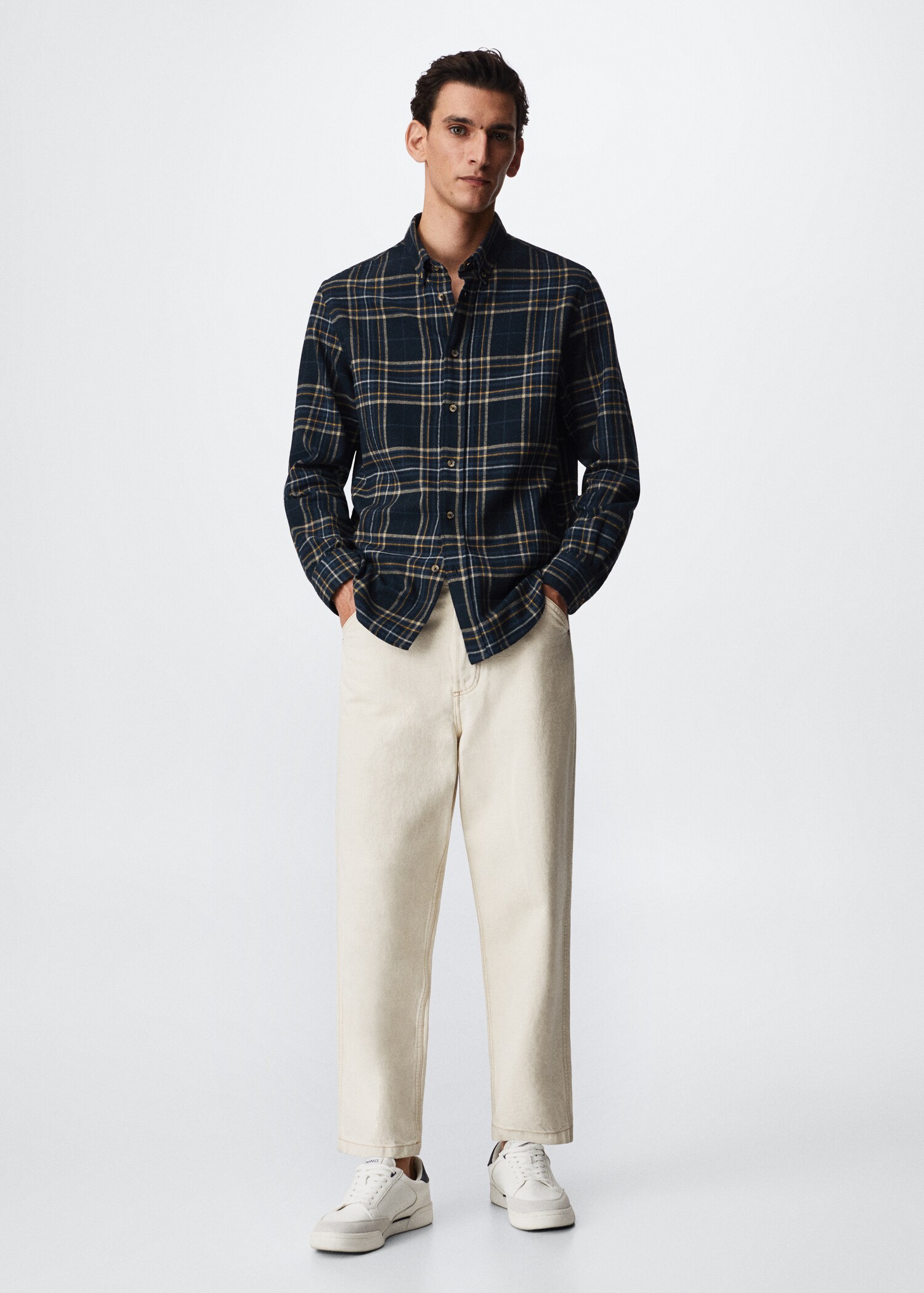 Camisa regular fit franela cuadros - Plano general