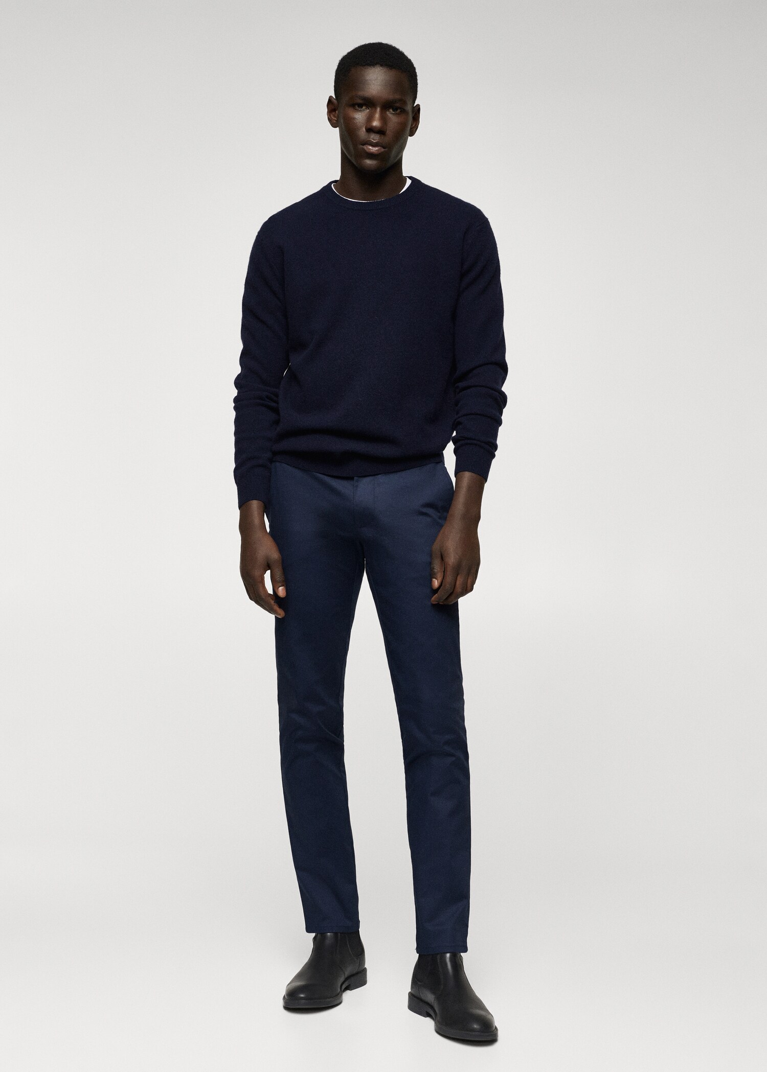 Pantalón chino skinny - Plano general