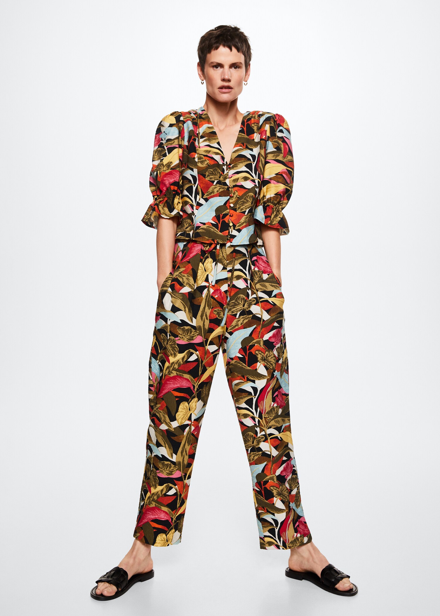 Ruffled floral blouse - General plane