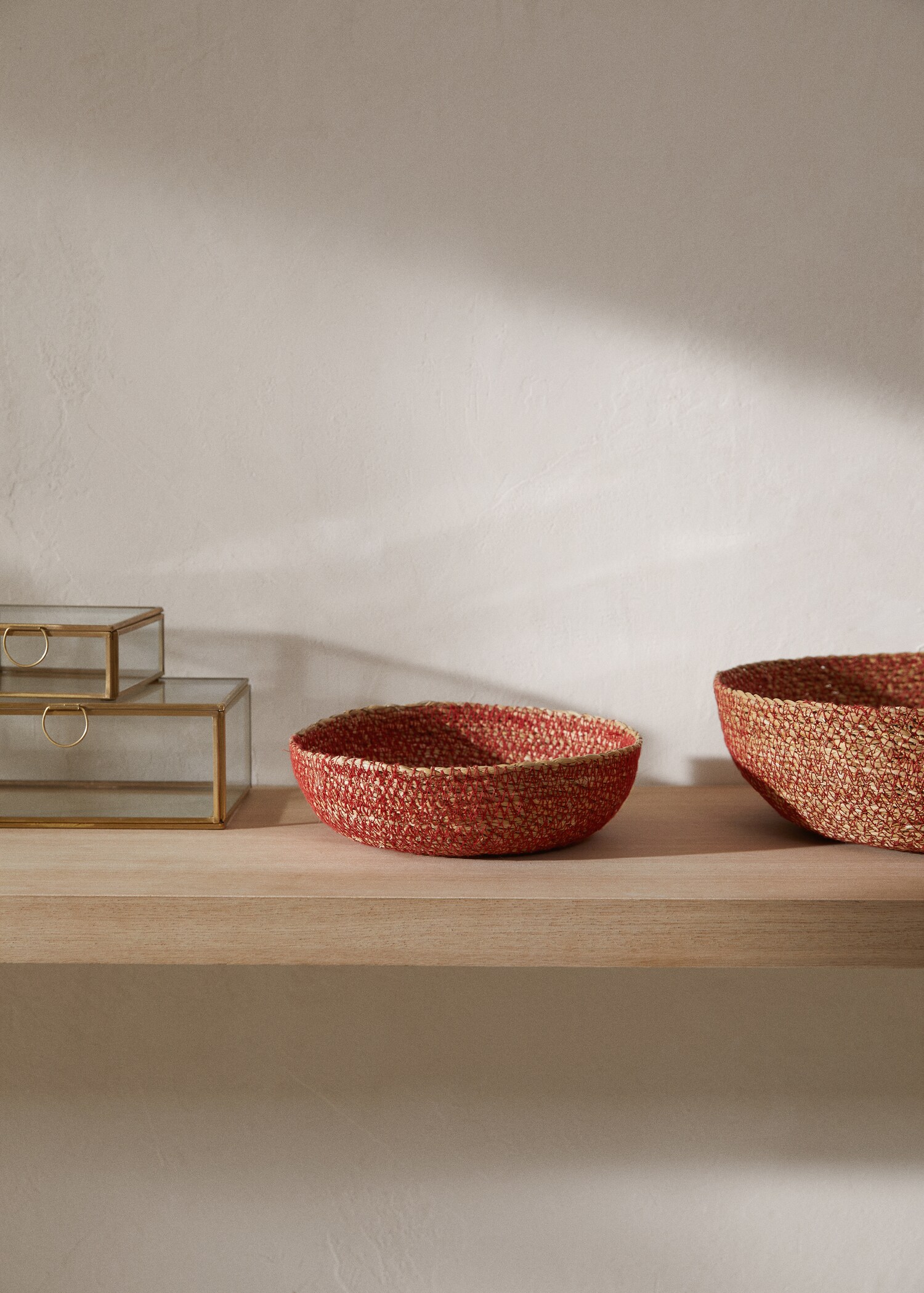 Round wicker bowl - General plane