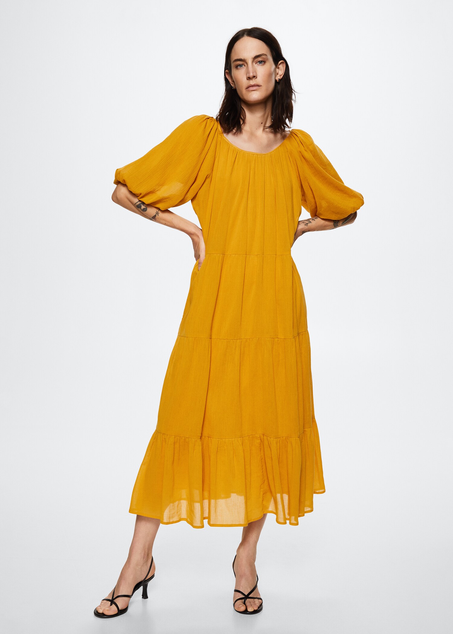 Robe longue à volants. - Plan général
