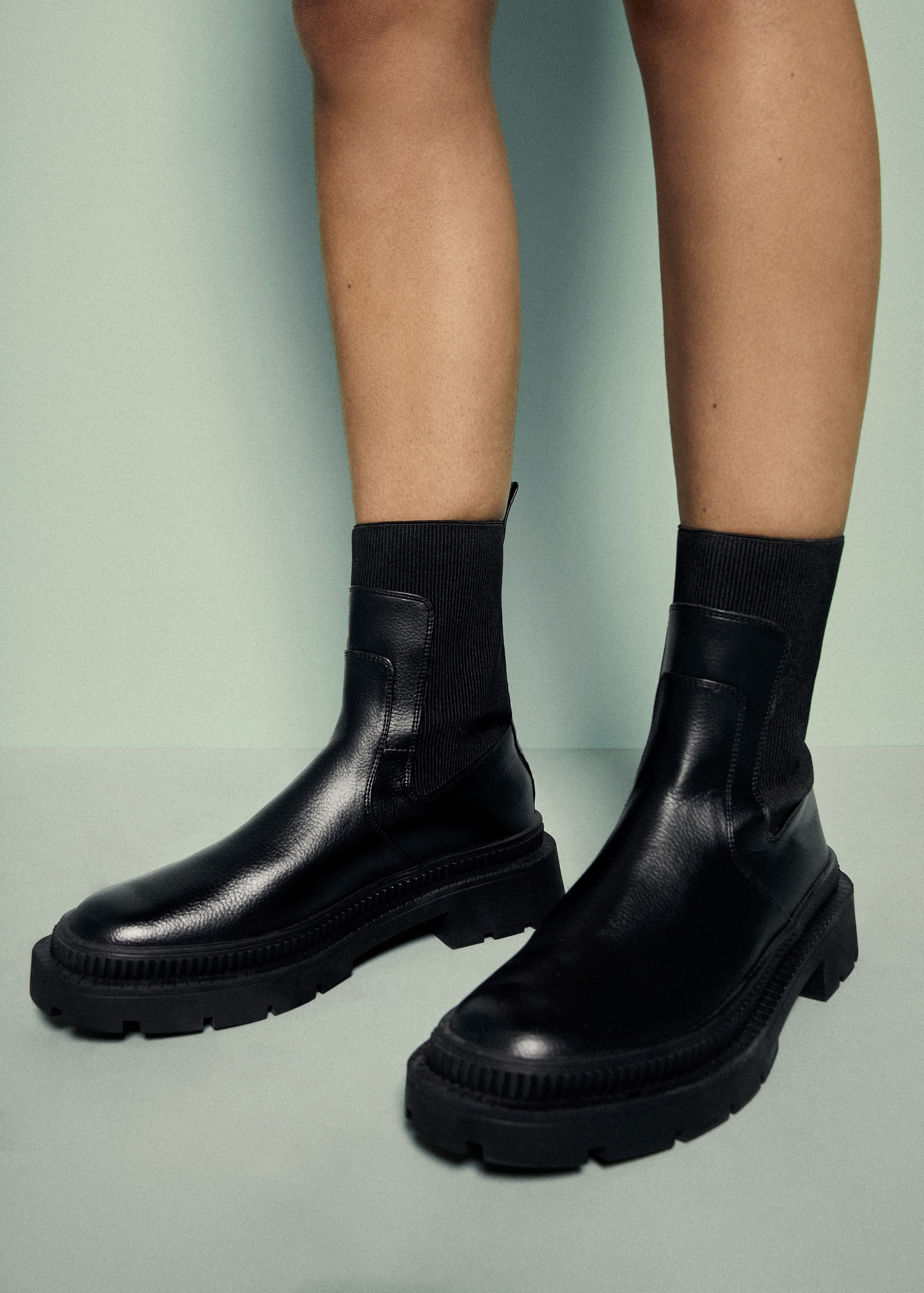 Track sole contrast ankle boots Women MANGO Niger - Main Image