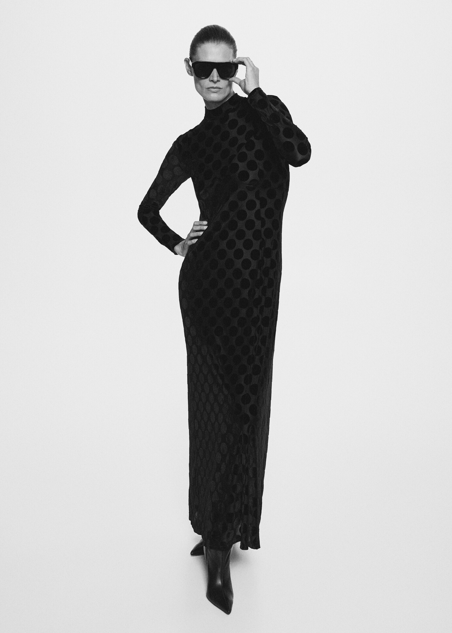 Polka-dot turtleneck dress - General plane