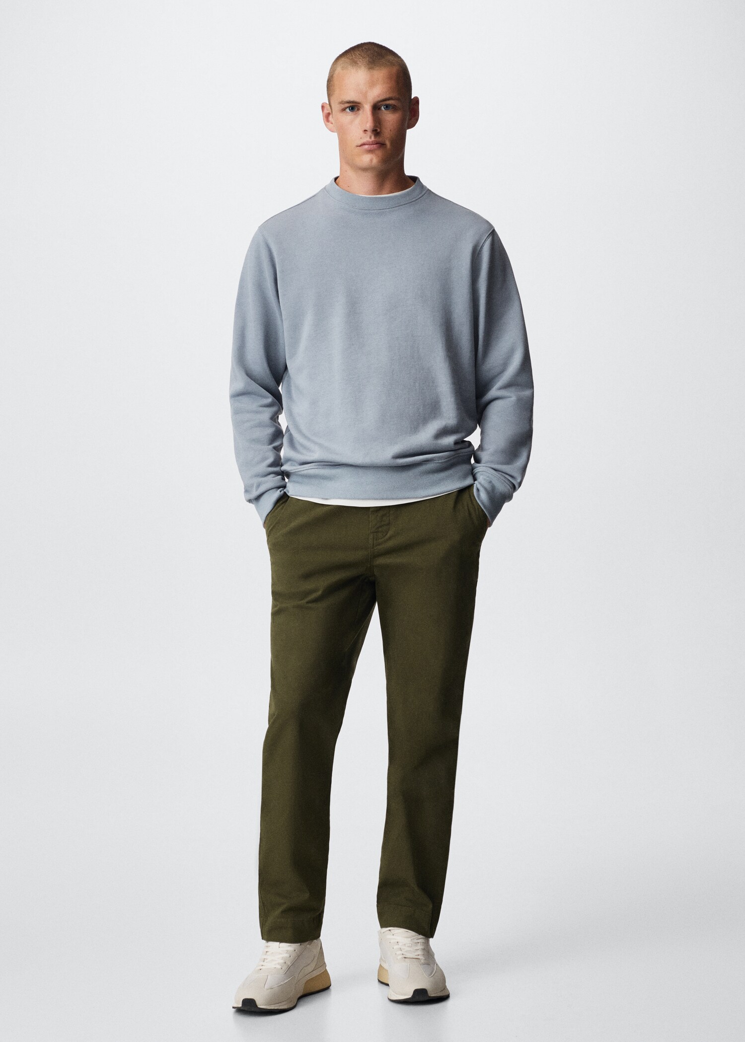 Pantalón chino regular fit - Plano general