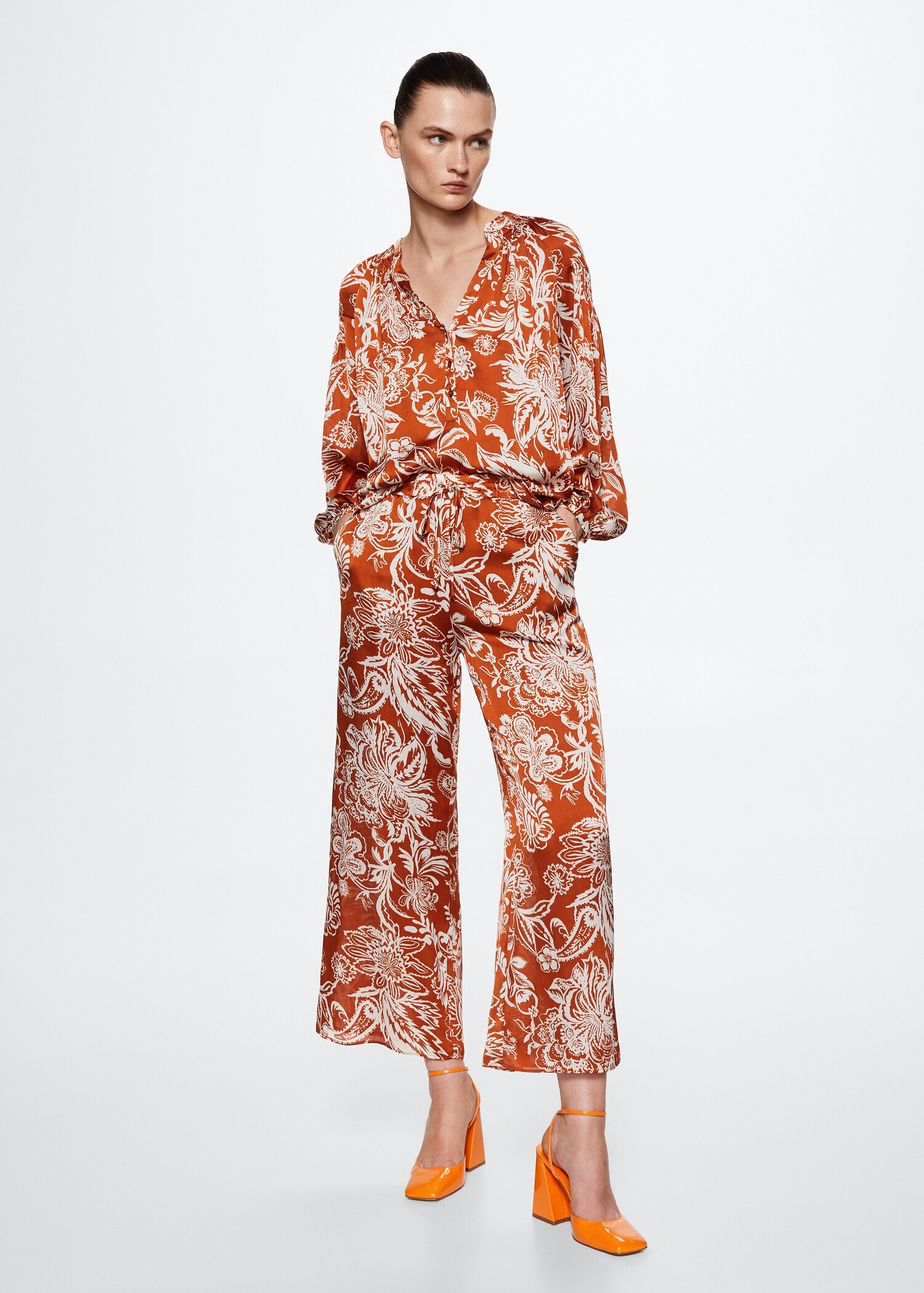 Satinierte Hose mit Print - Allgemeine Ansicht