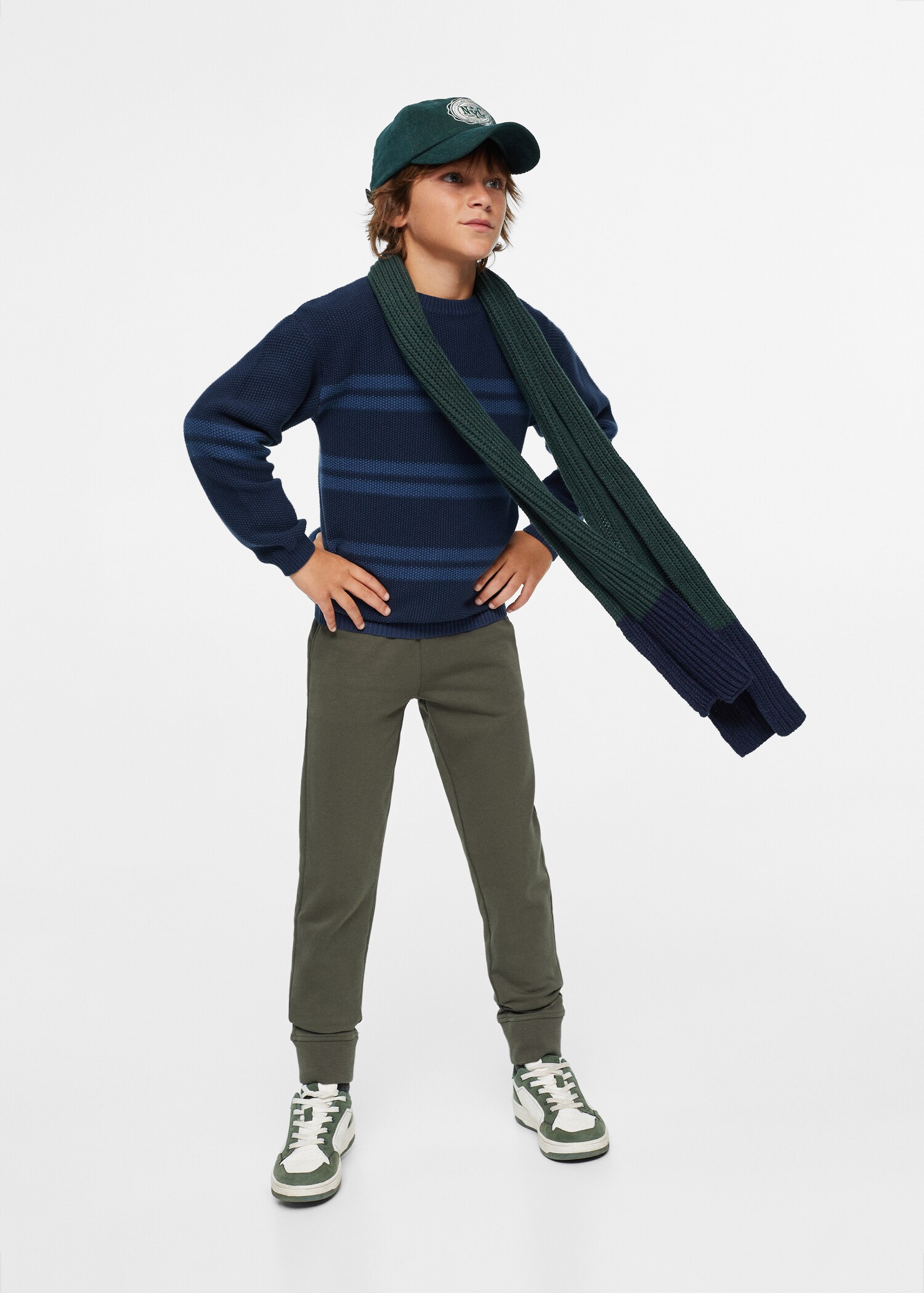 Bicolour knit scarf - General plane