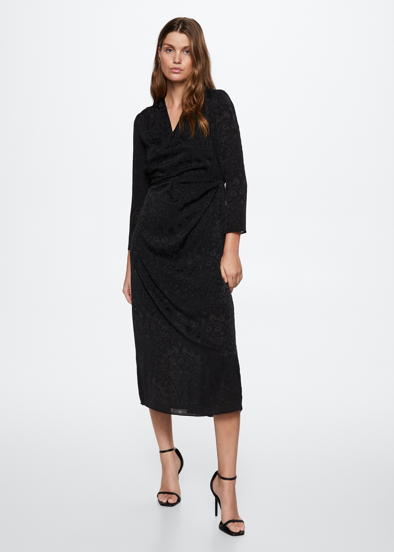 Black satin dress - General plane