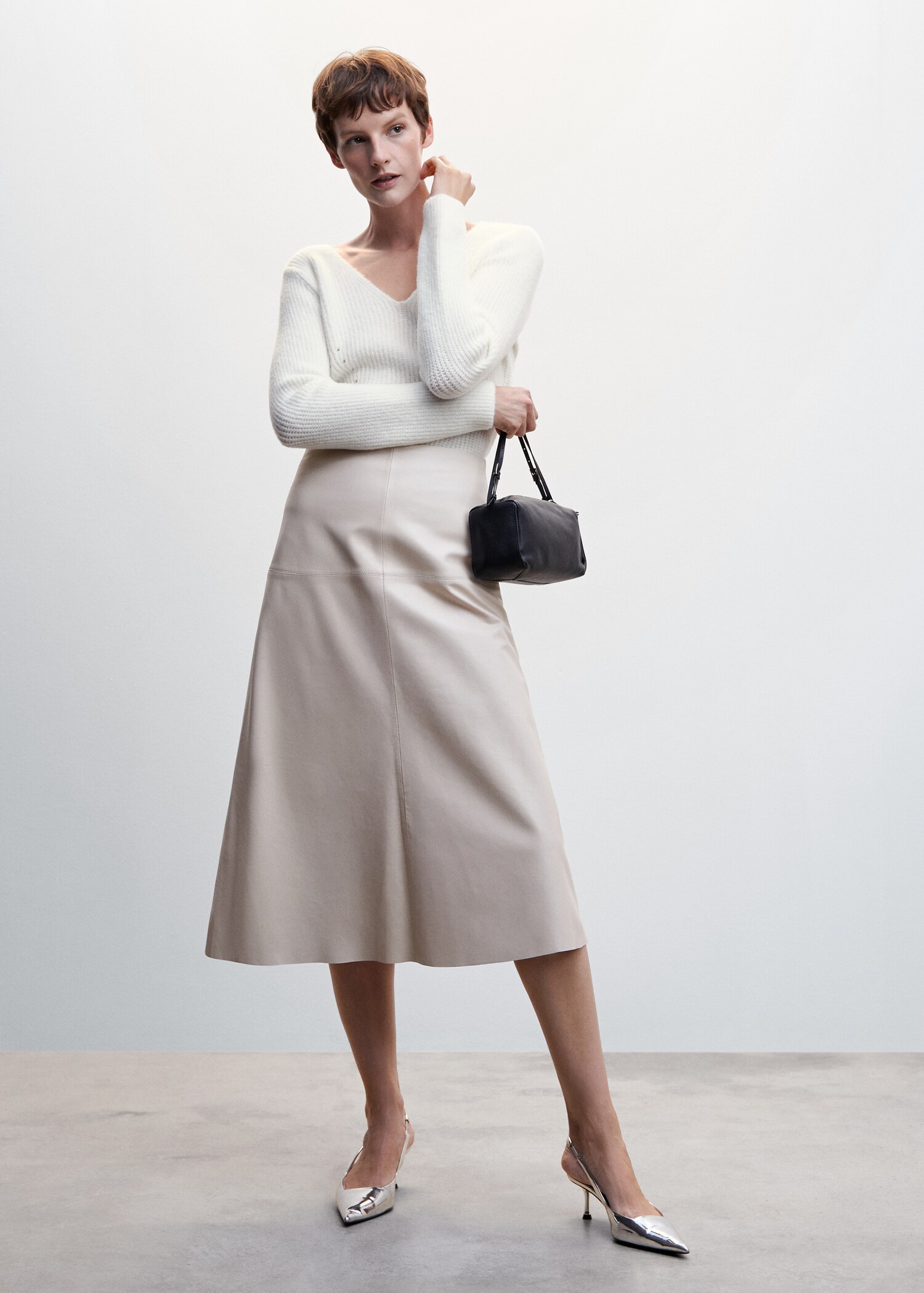 V-neck sweater - General plane