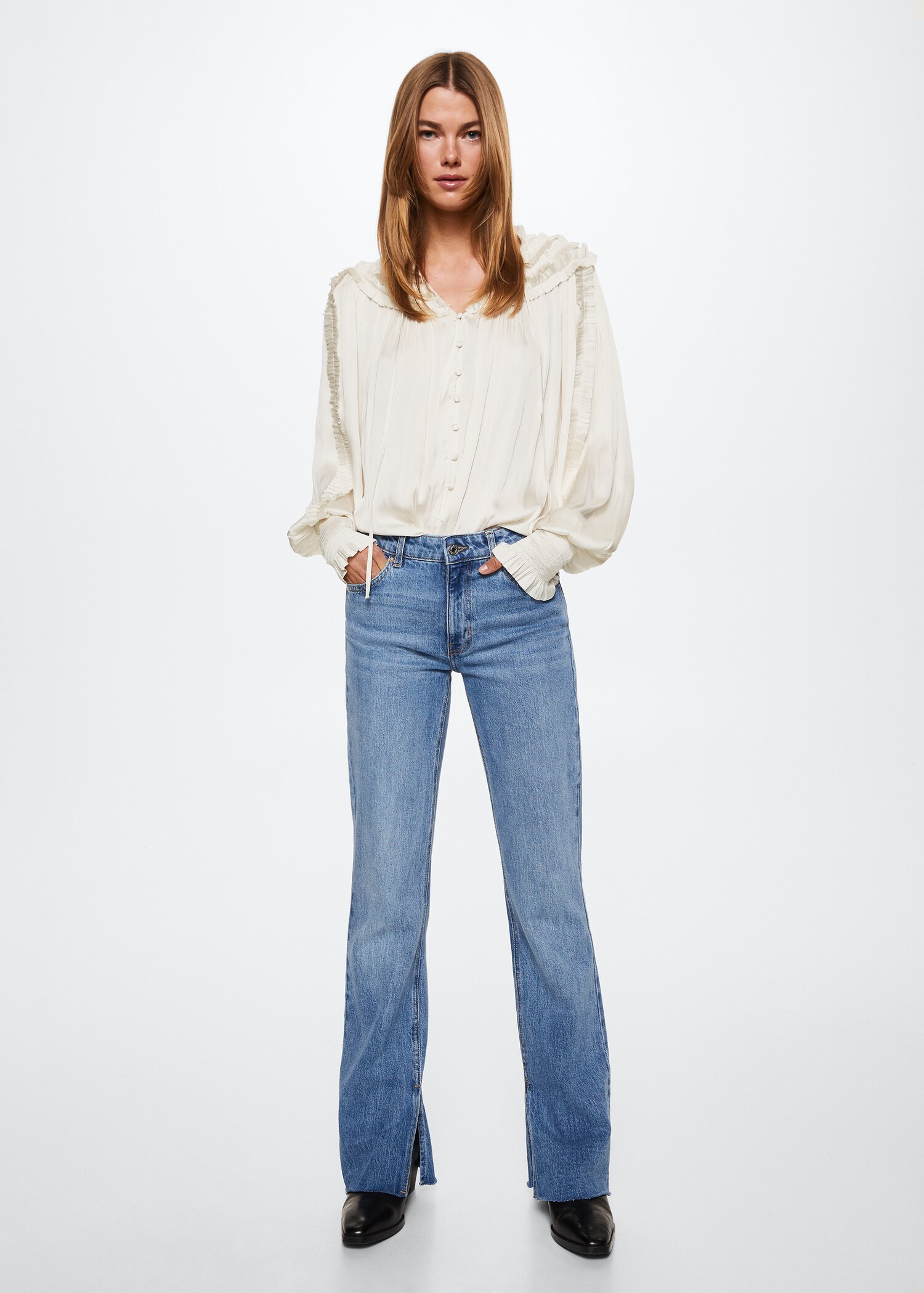 Blusa satinada volantes - Plano general