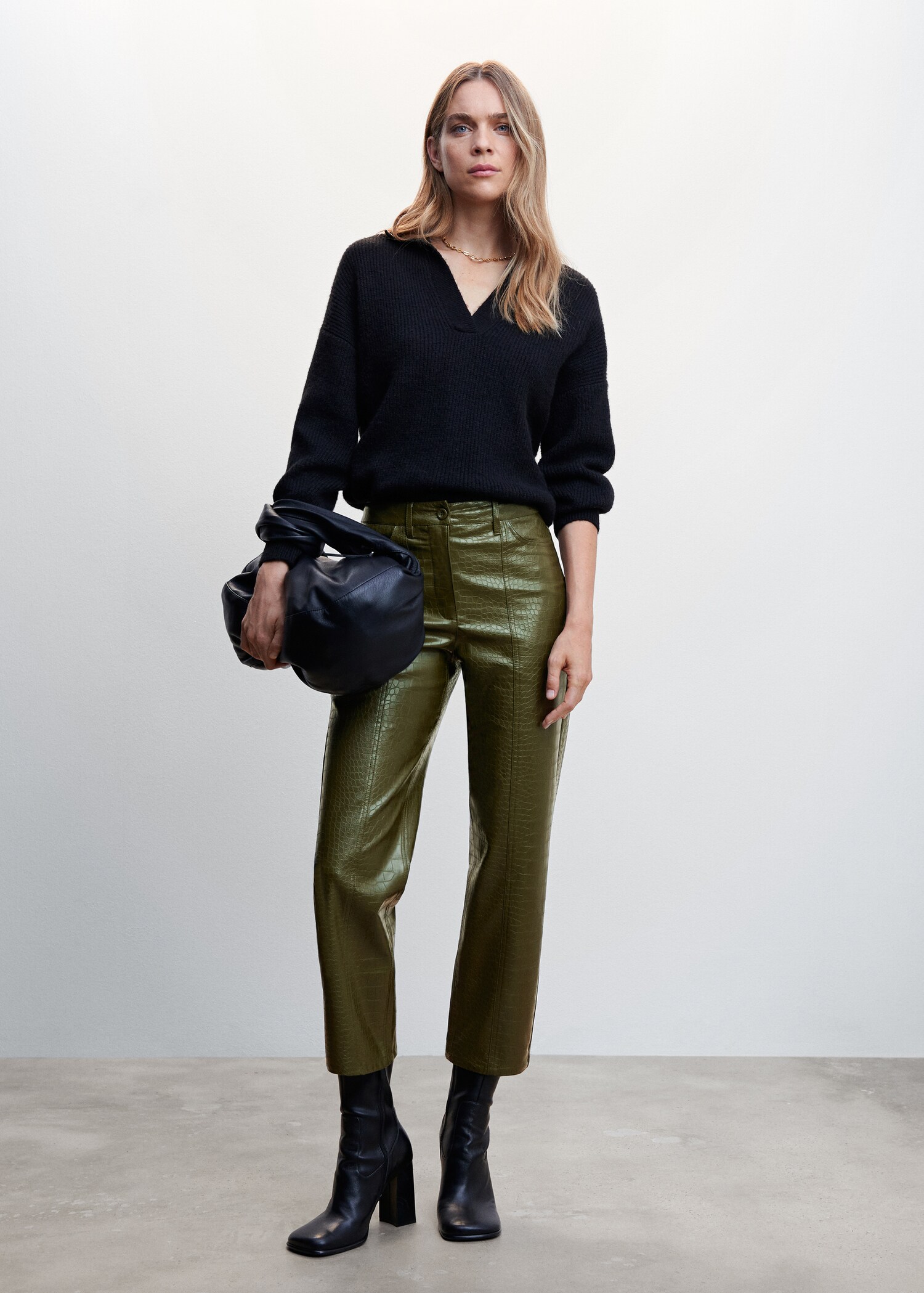 Crocodile faux-leather trousers - General plane