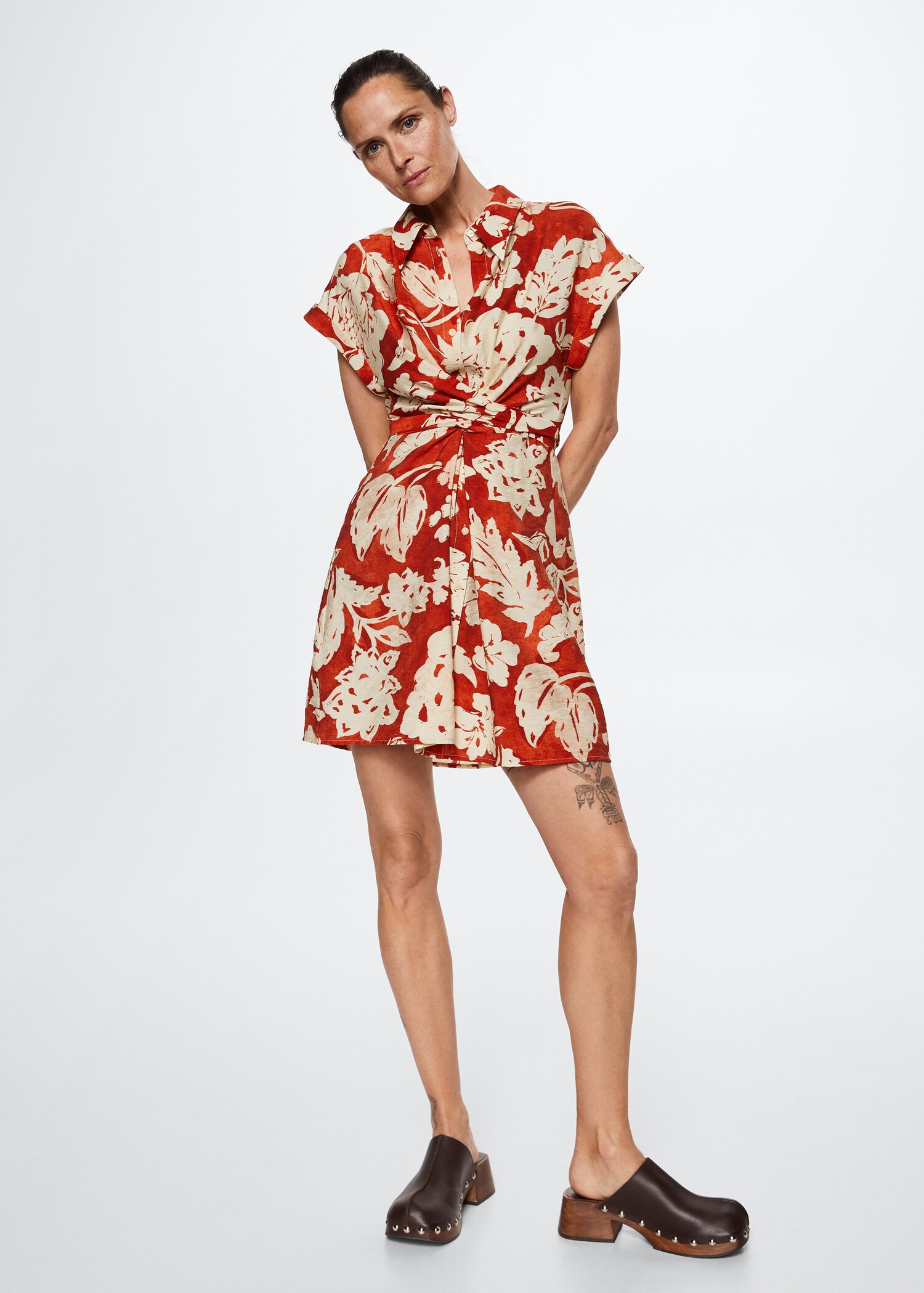 Vestido camisero flores - Plano general