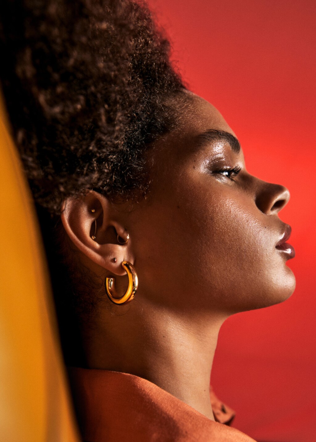 Embossed hoop earrings MANGO