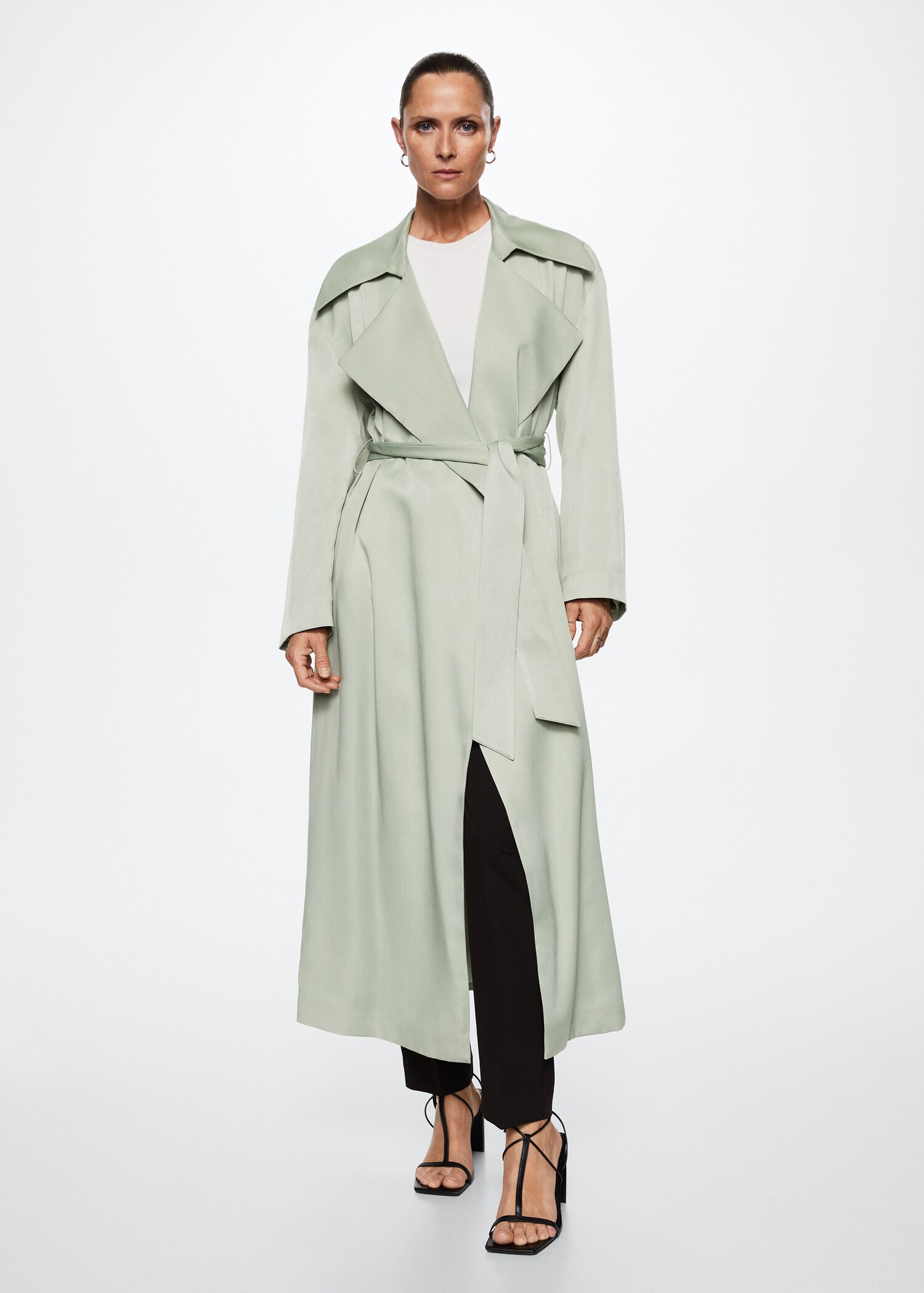 Fließender Trenchcoat mit Gürtel - Allgemeine Ansicht