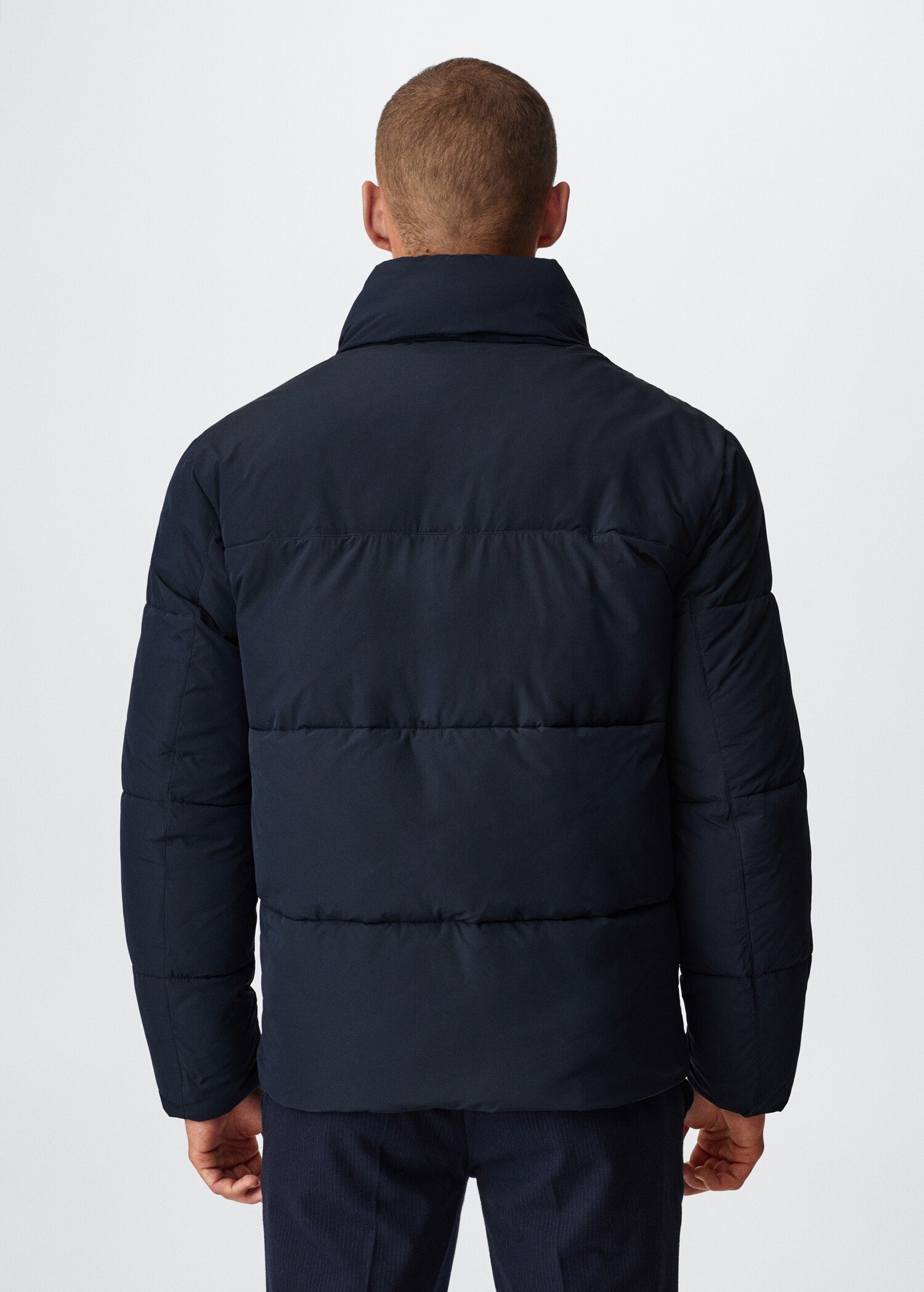 Kurzer thermoregulierender Anorak - Rückseite des Artikels