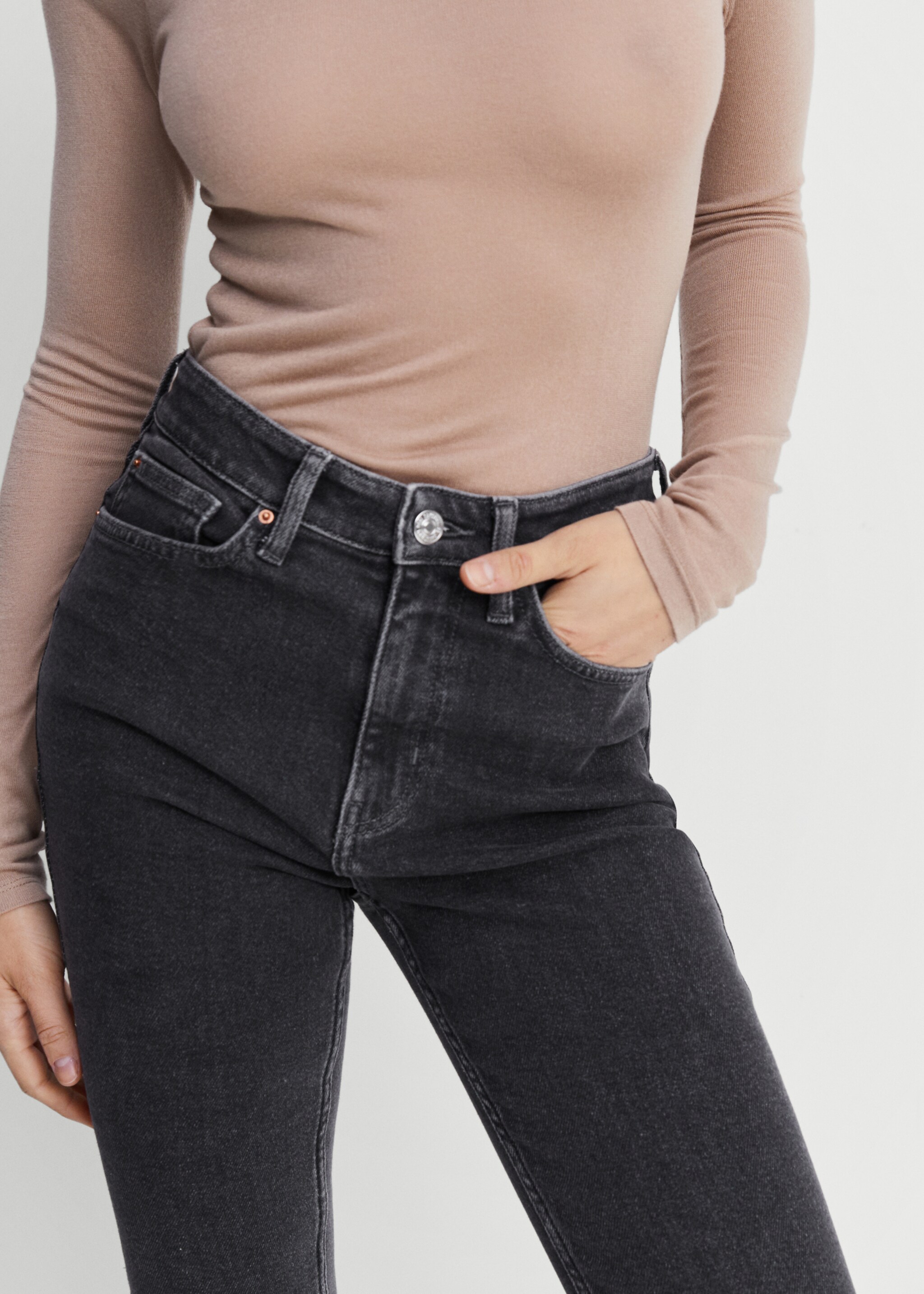 High-rise skinny jeans - Details of the article 6, Open Grey. Ref: 47000132-00.