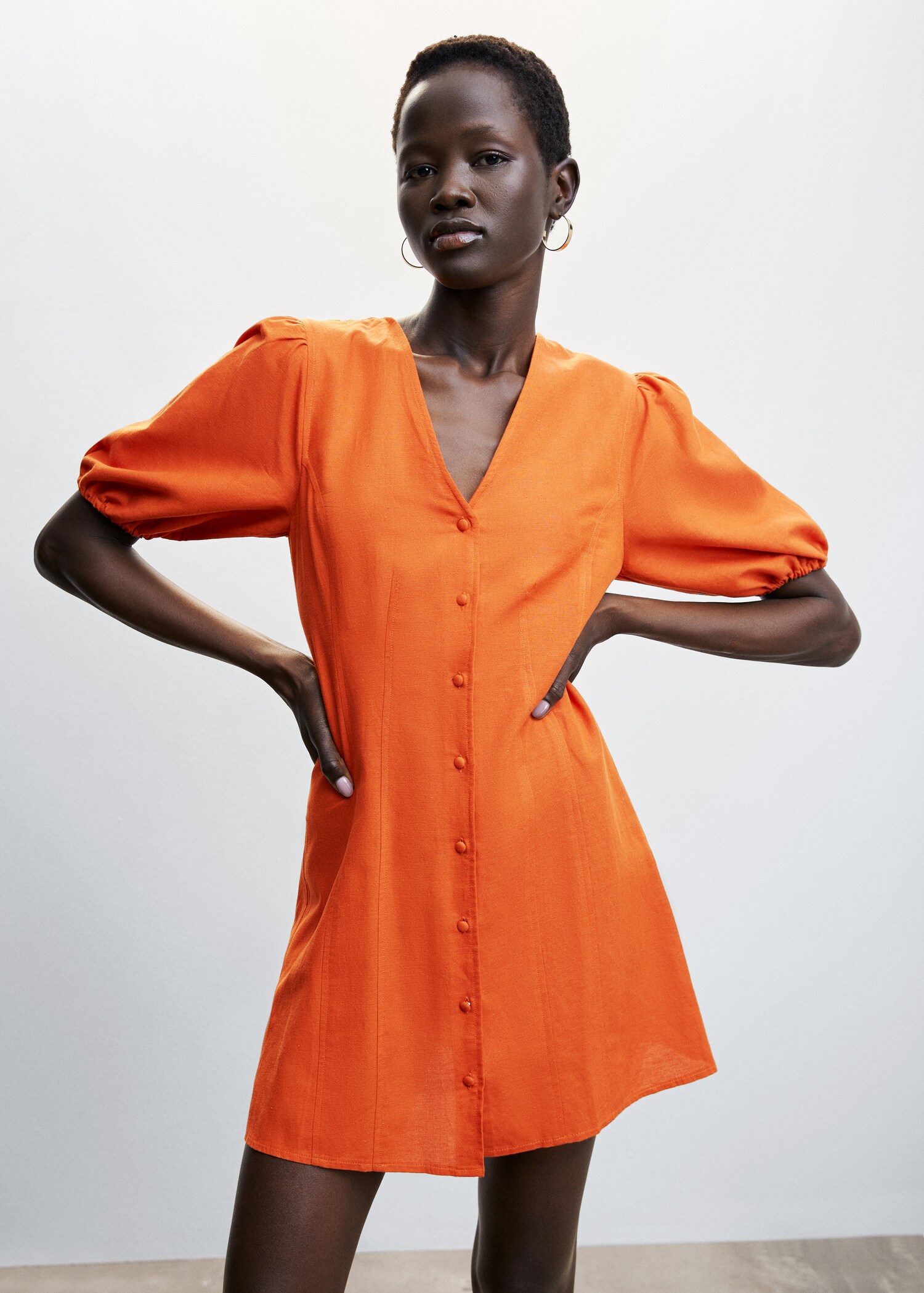 Vestido manga abullonada - Plano medio