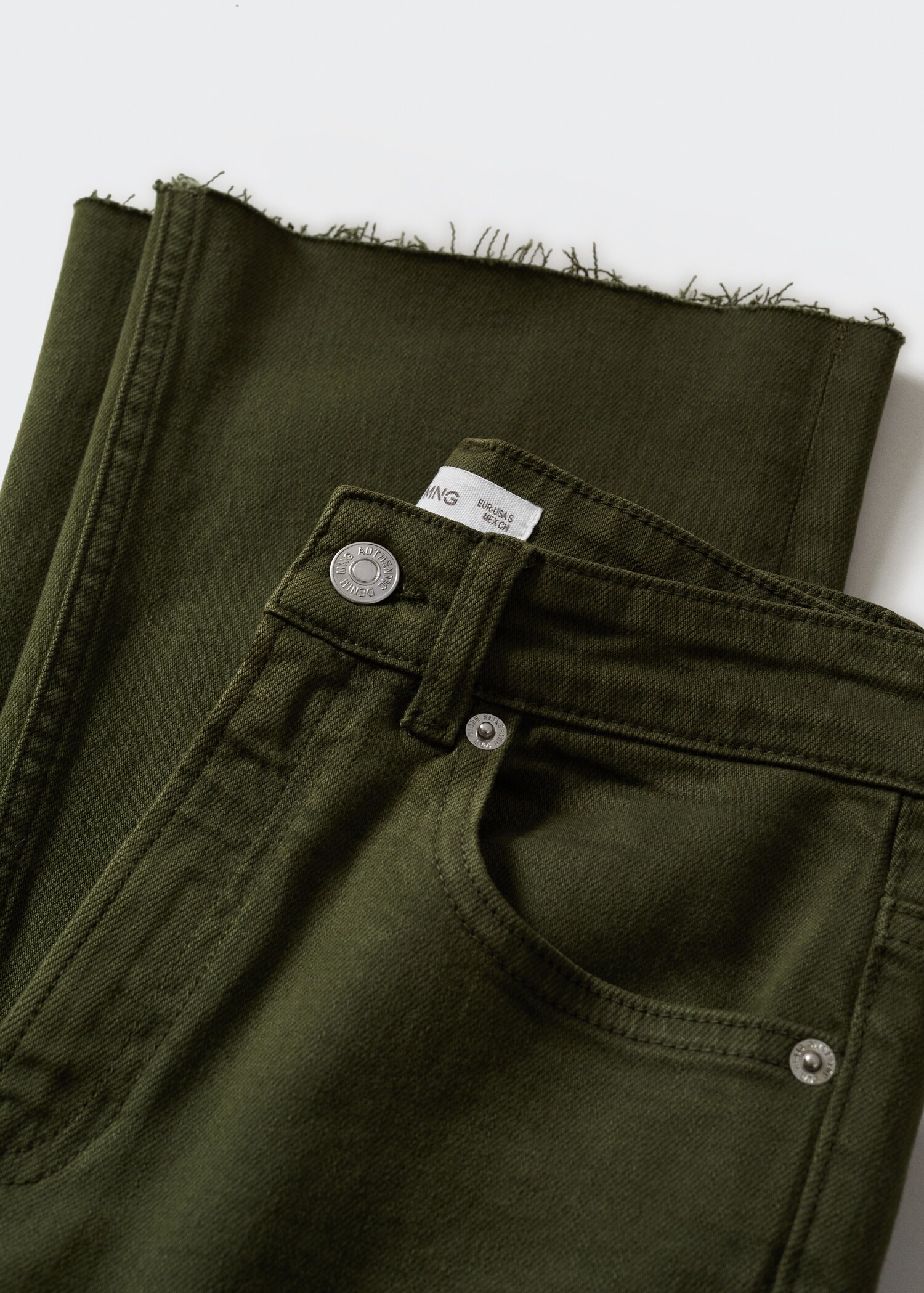 Jeans hlače Flare kroja s pohabanim rubom - Detalji artikla 8