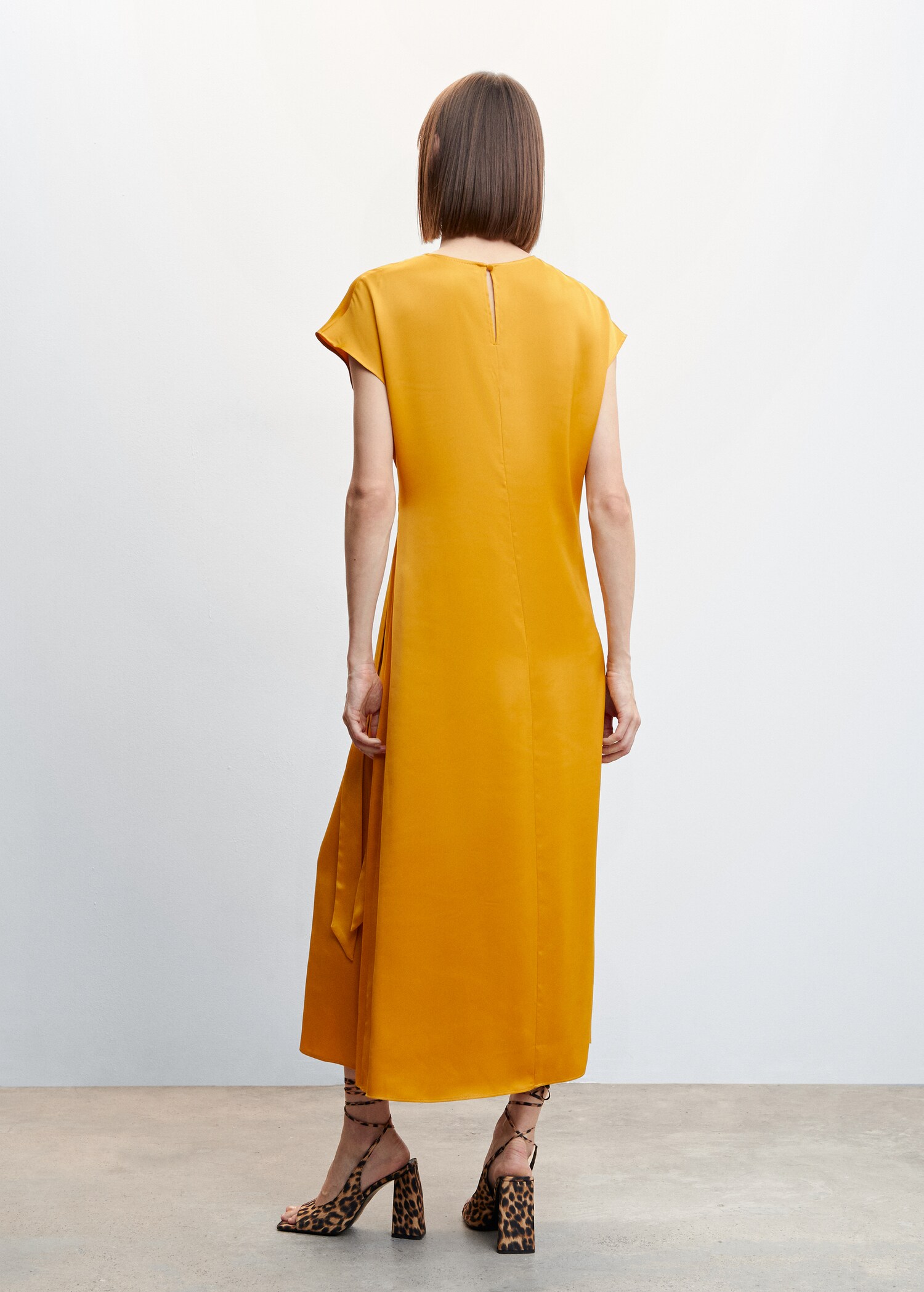 Satin dress with knot - Reverse of the article