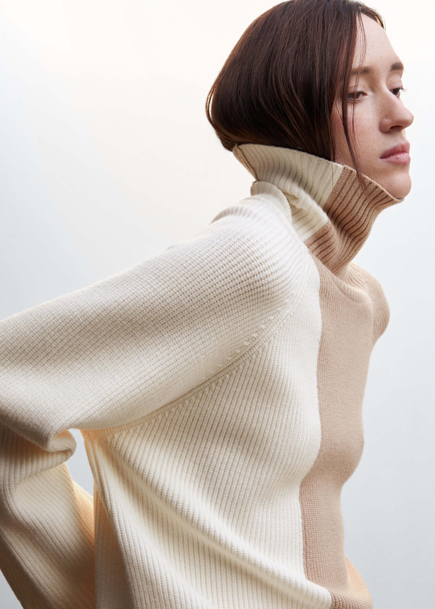 Jersey cuello vuelto bicolor - Detalle del artículo 4