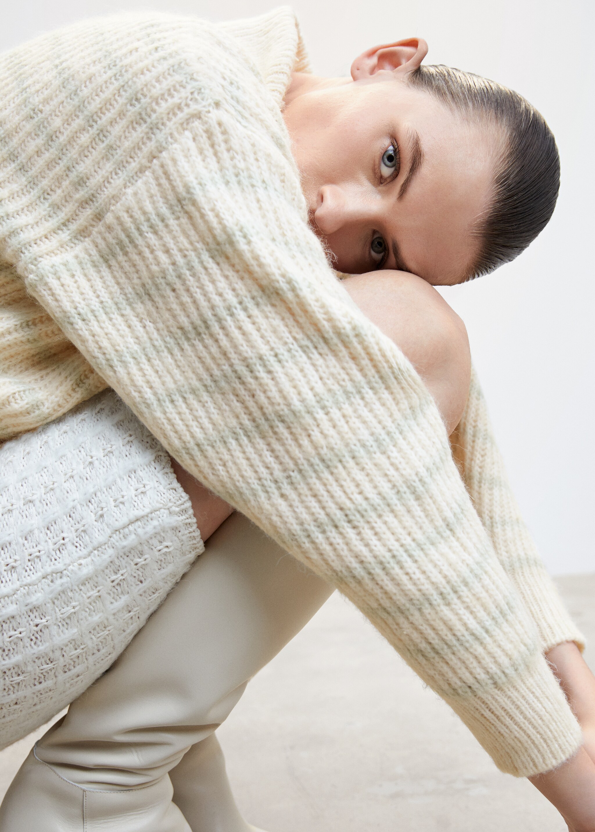 Striped sweater with zipper - Details of the article 1