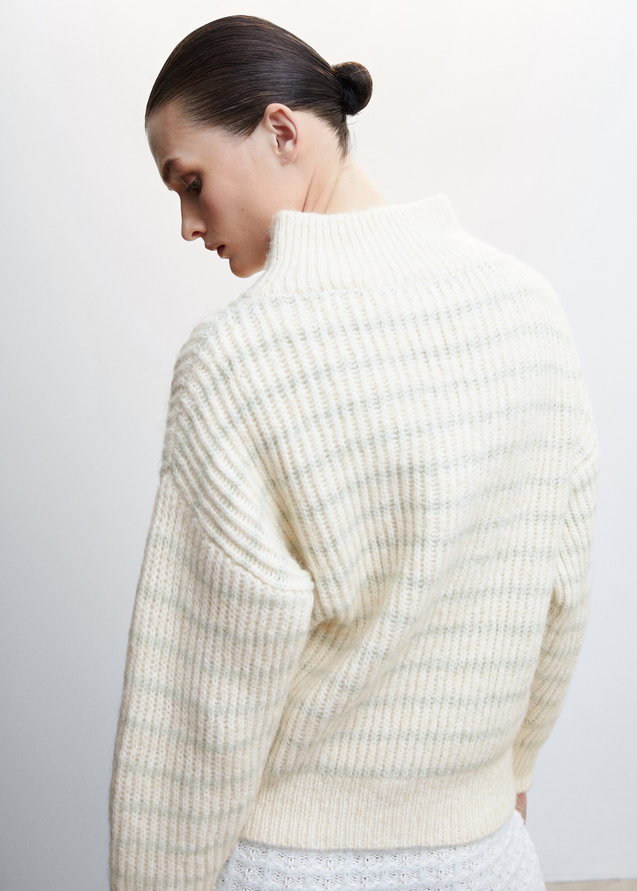 Striped sweater with zipper - Reverse of the article