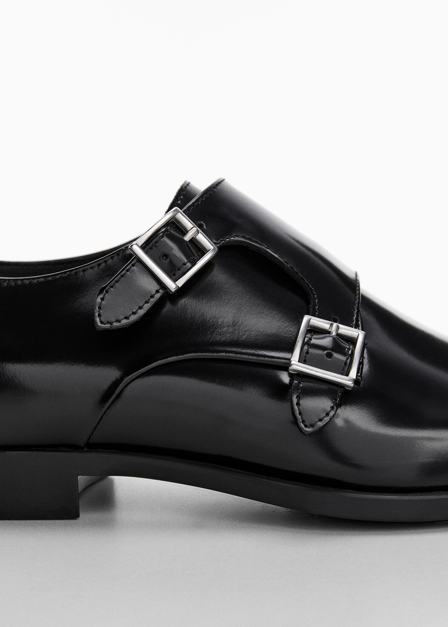 Polished leather shoes - Details of the article 1