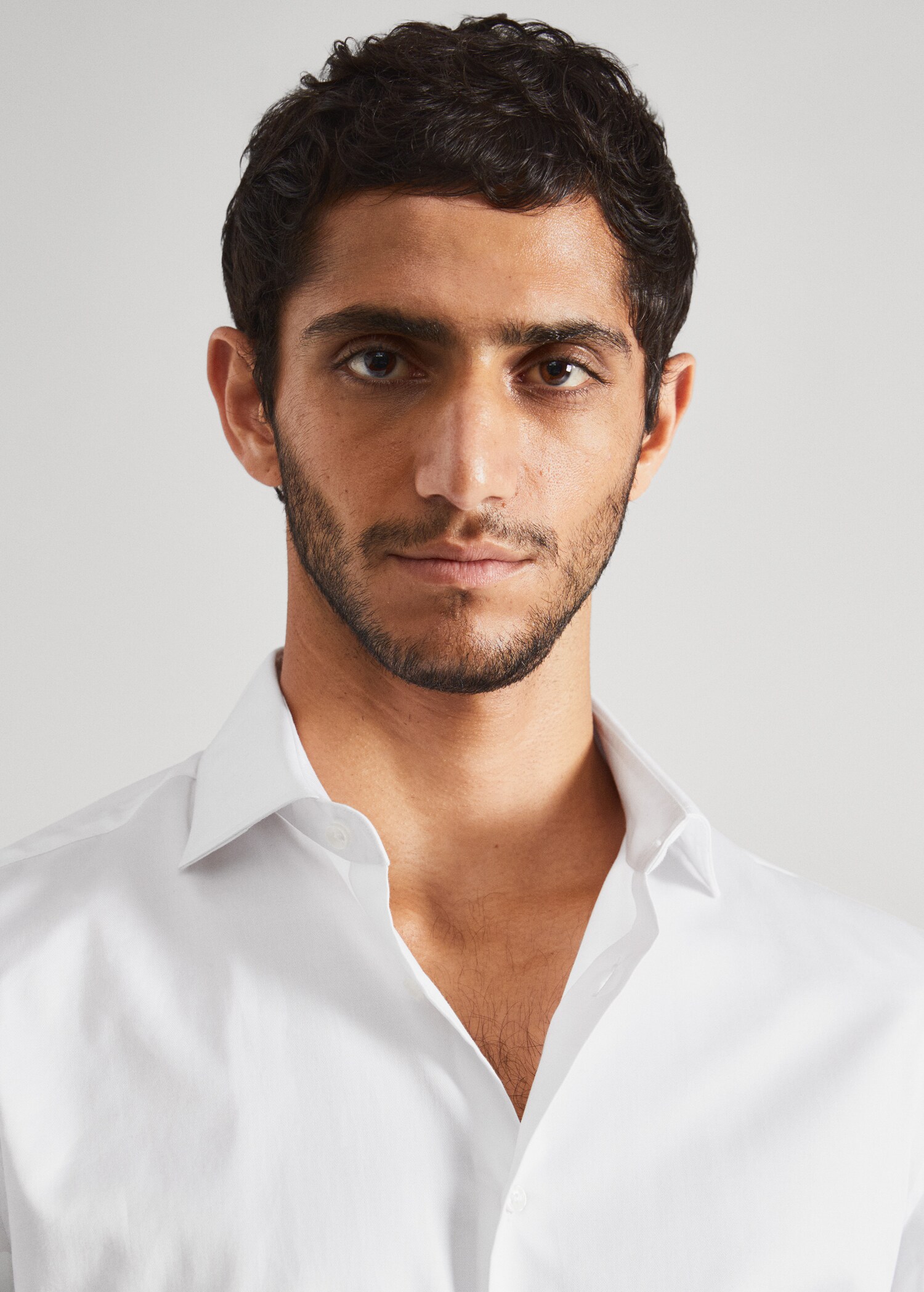 Slim Fit-Oberhemd mit Umschlagmanschetten - Detail des Artikels 1