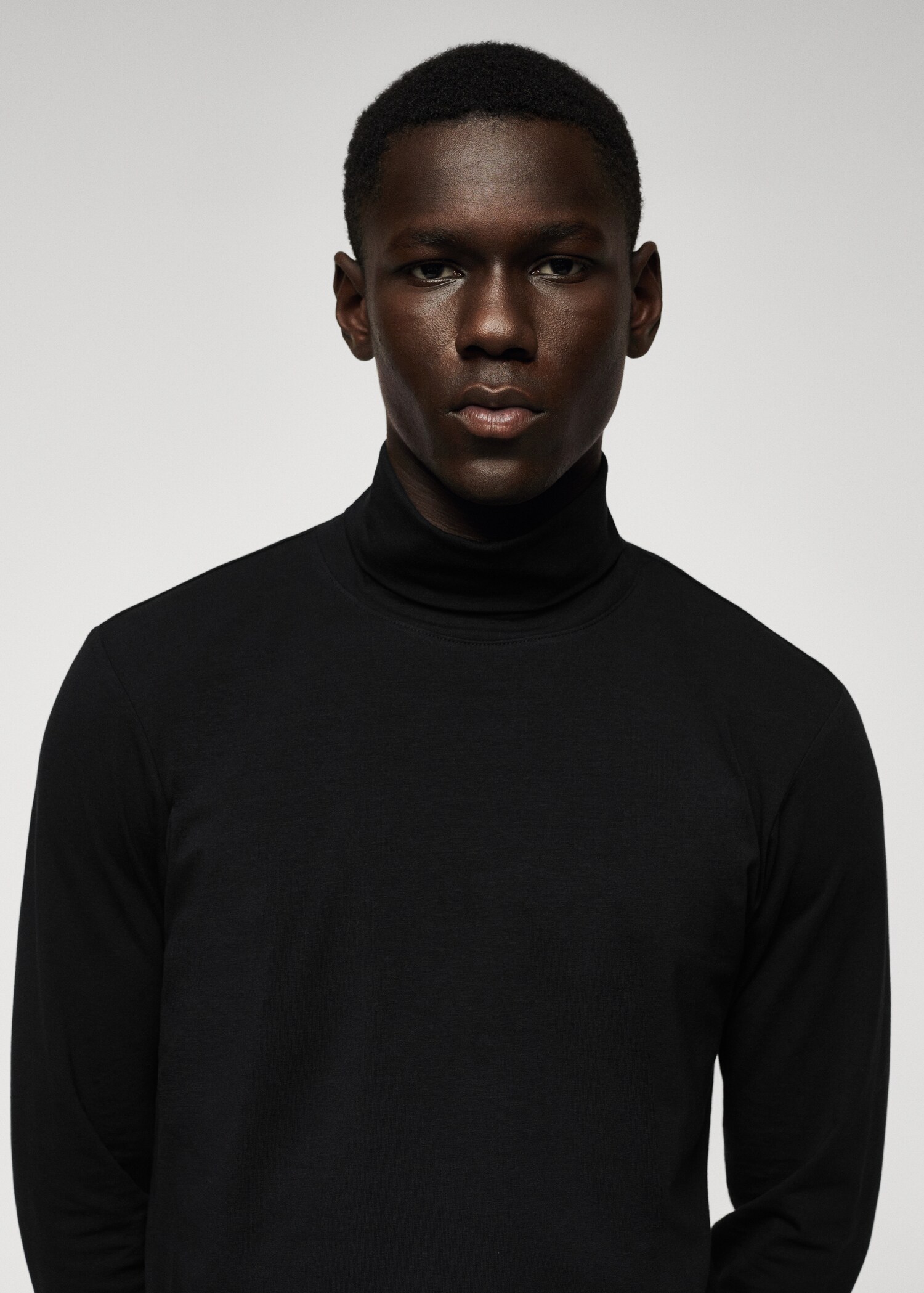 Turtleneck long-sleeved t-shirt - Details of the article 1