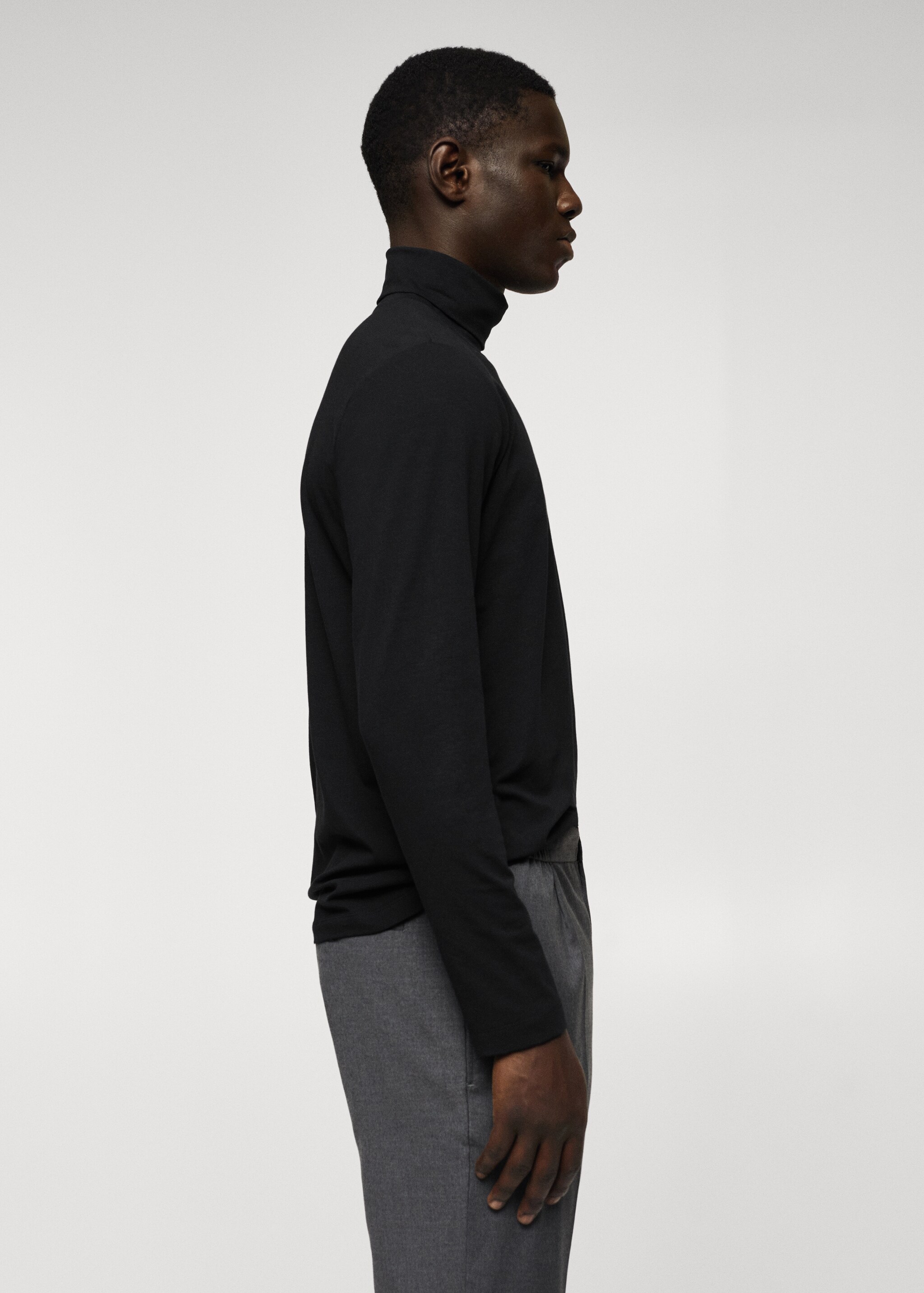 Turtleneck long-sleeved t-shirt - Details of the article 6