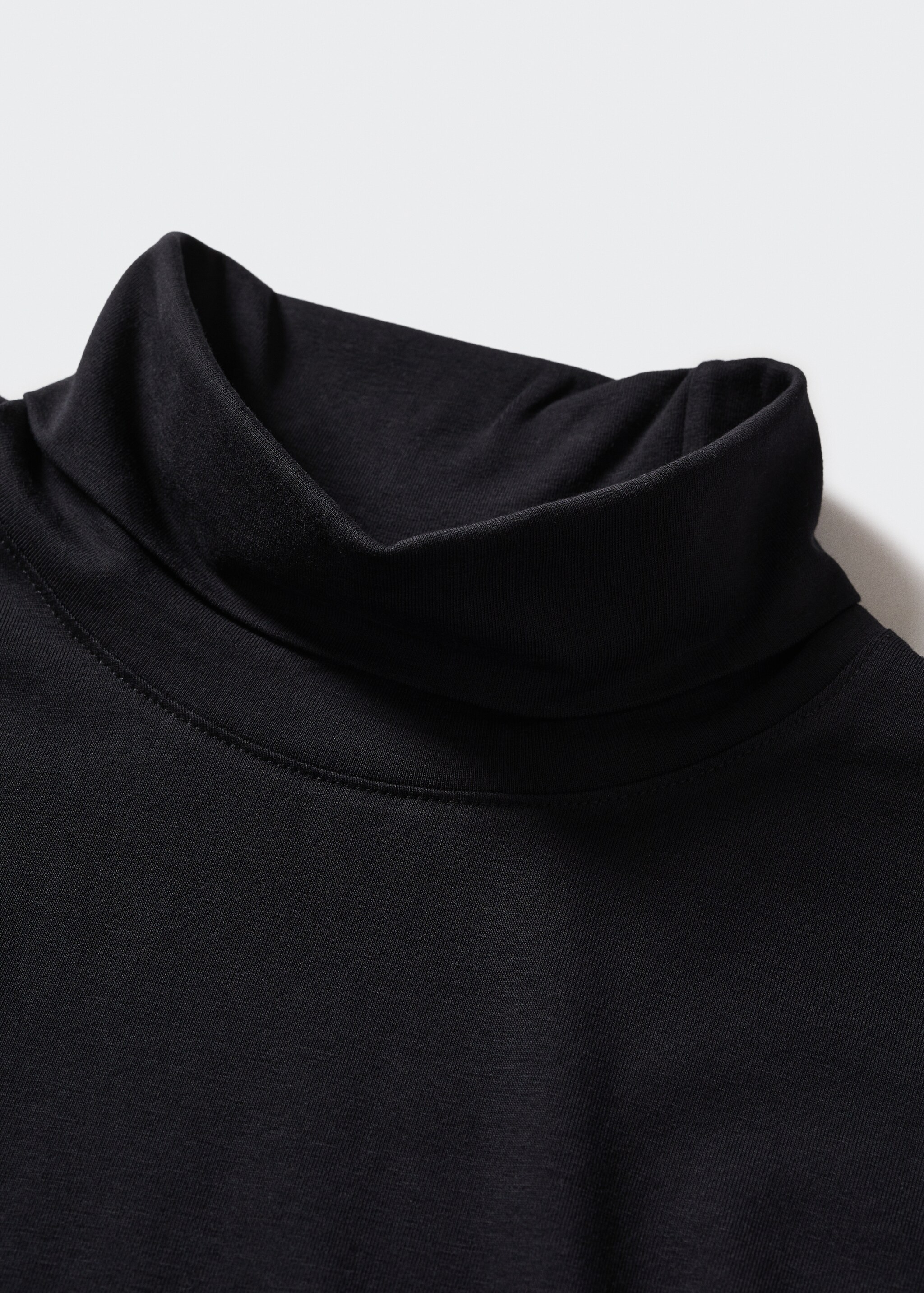 Turtleneck long-sleeved t-shirt - Details of the article 8