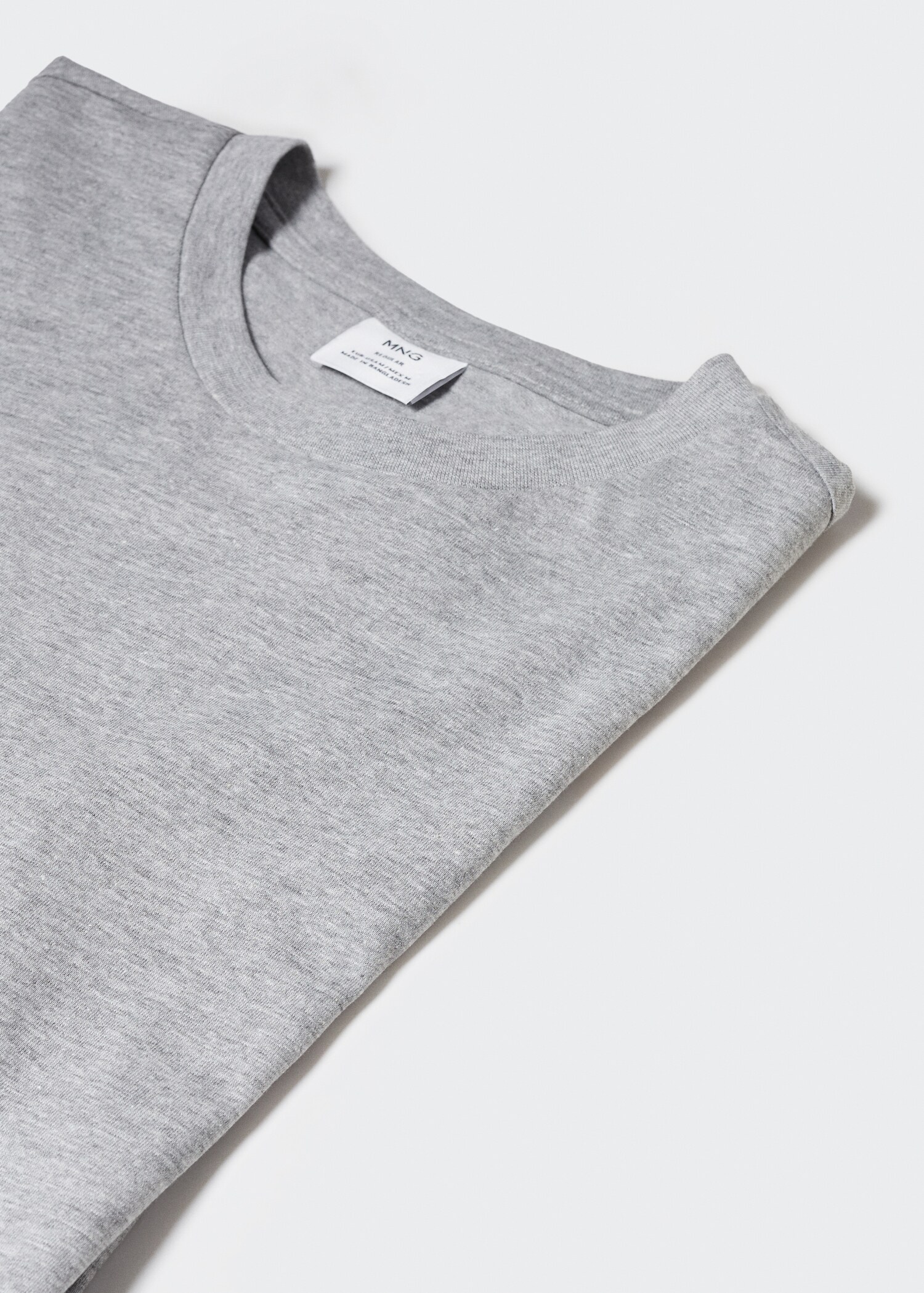 Basic lightweight cotton t-shirt - Details of the article 8
