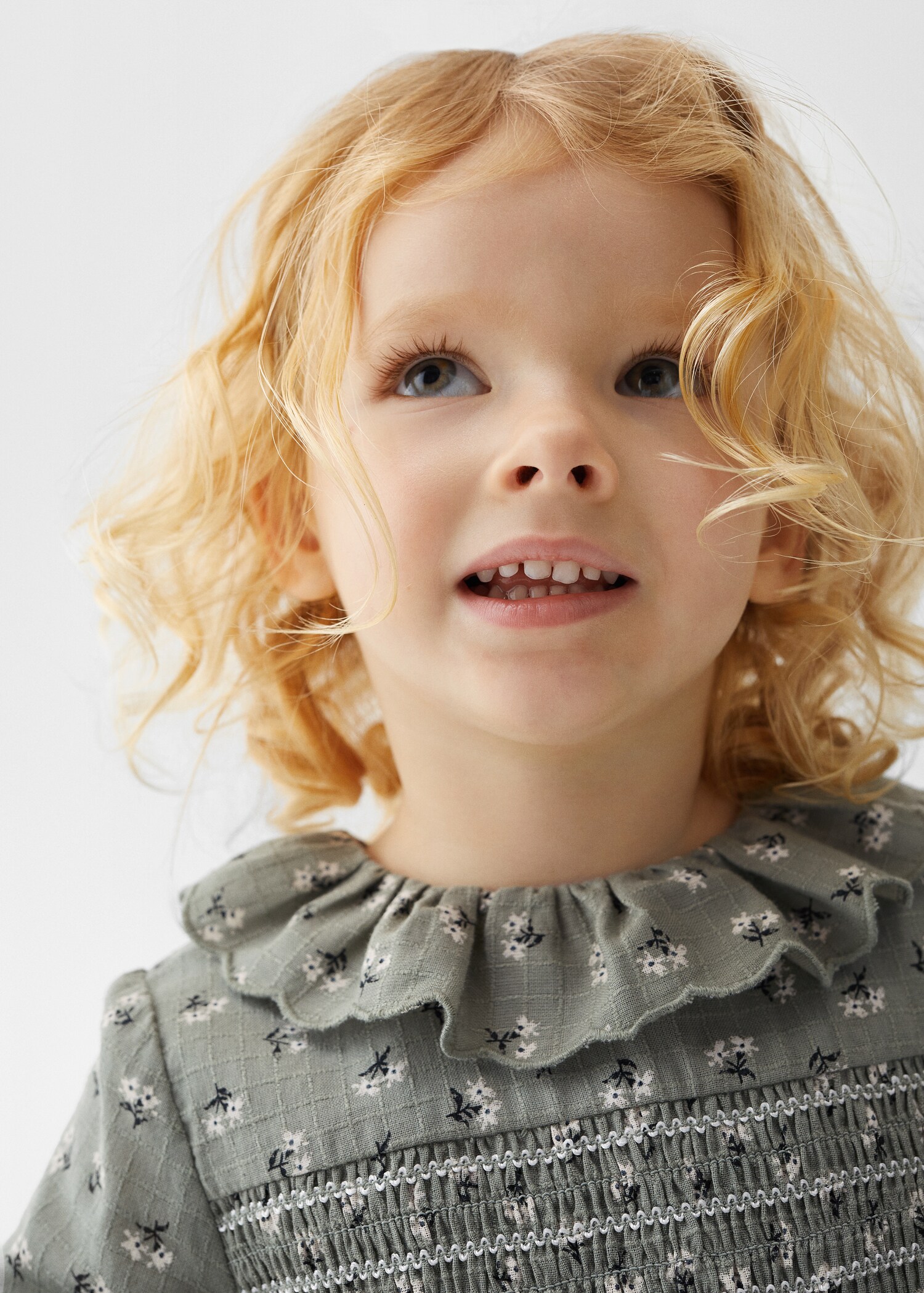 Kleid mit Blumendruck - Detail des Artikels 1