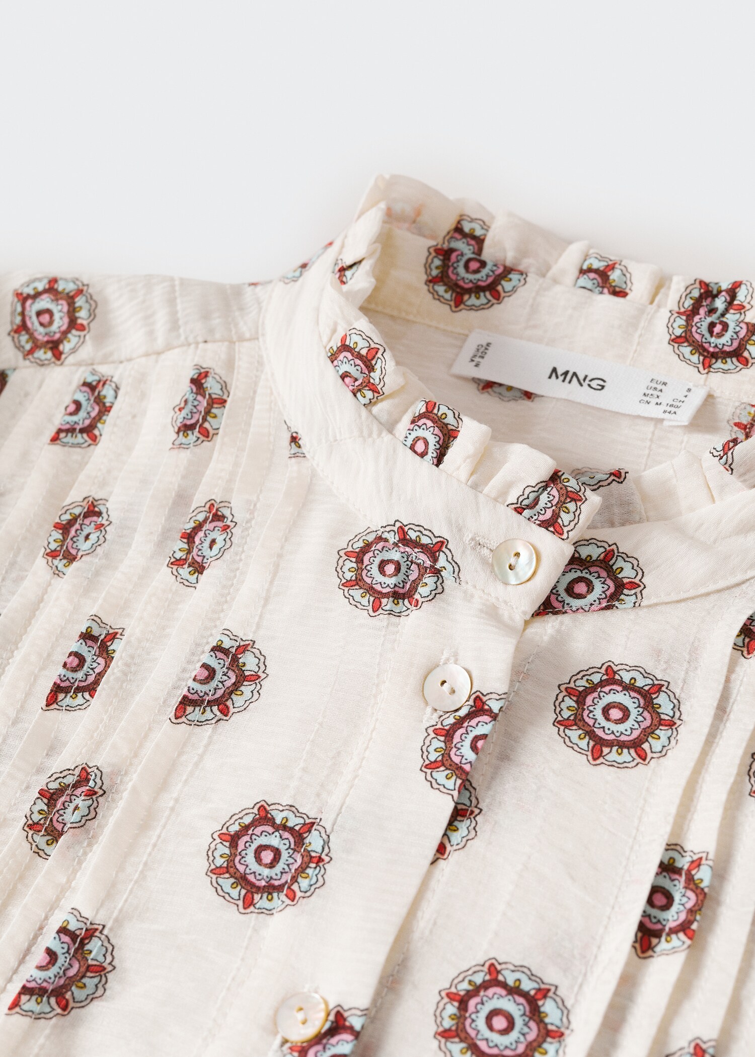 Bluse mit geometrischem Muster - Detail des Artikels 8