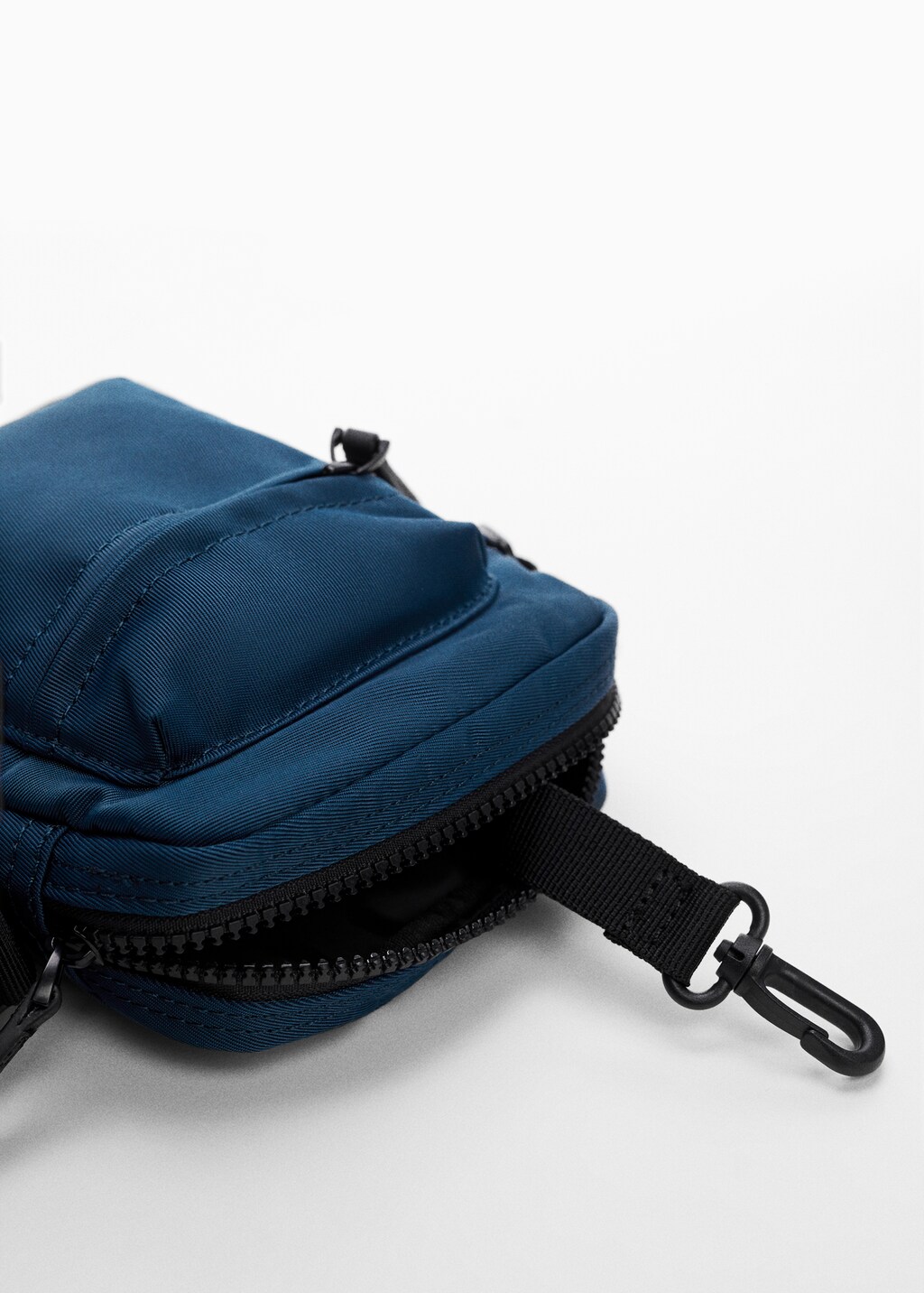 Nylon tas met rits Heren MANGO Suriname
