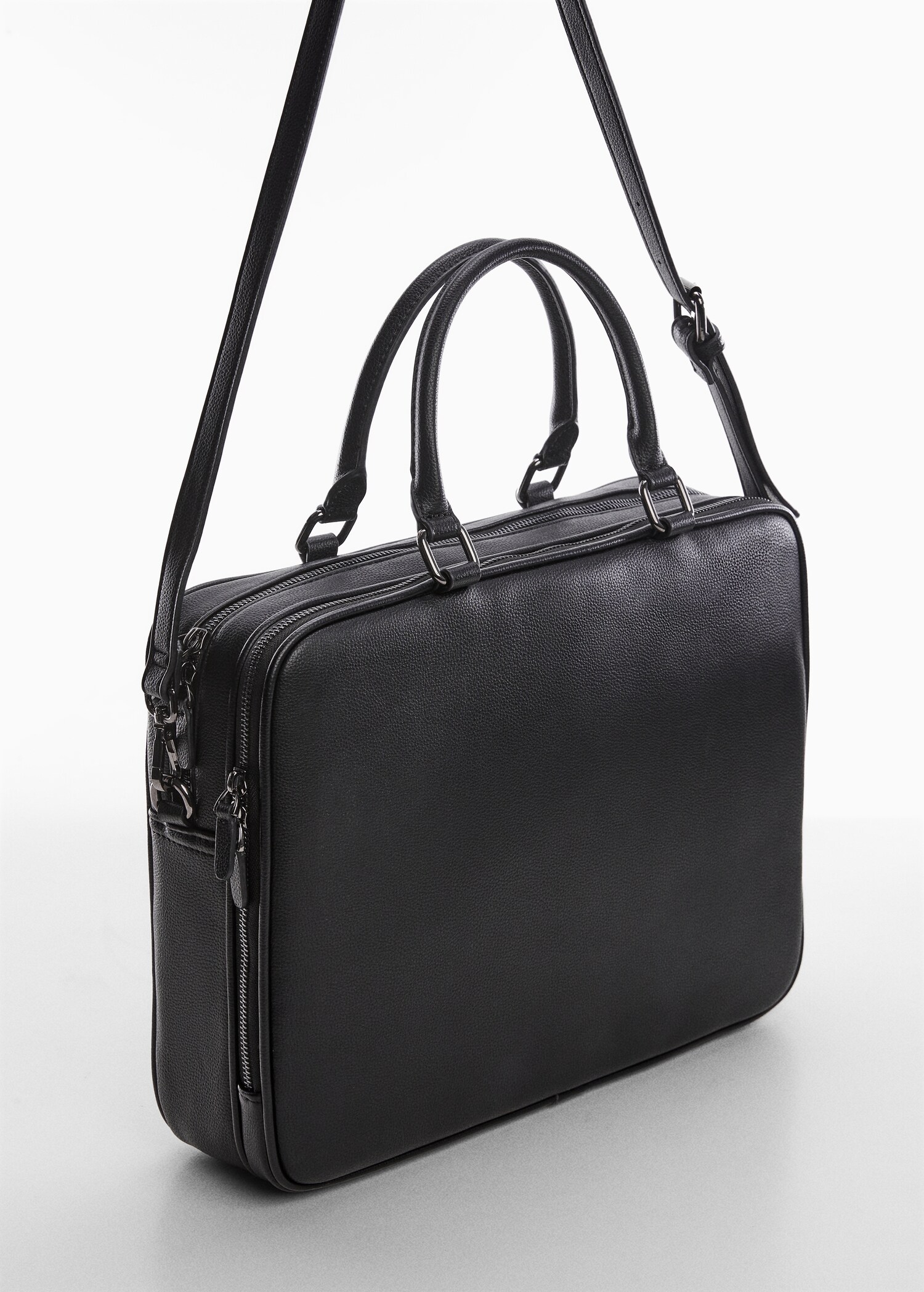 Leather-effect briefcase - เครื่องบินขนาดกลาง