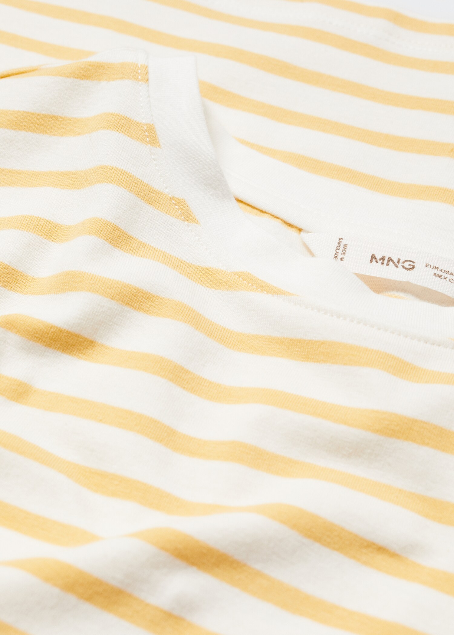 Striped short-sleeved t-shirt - Details of the article 8