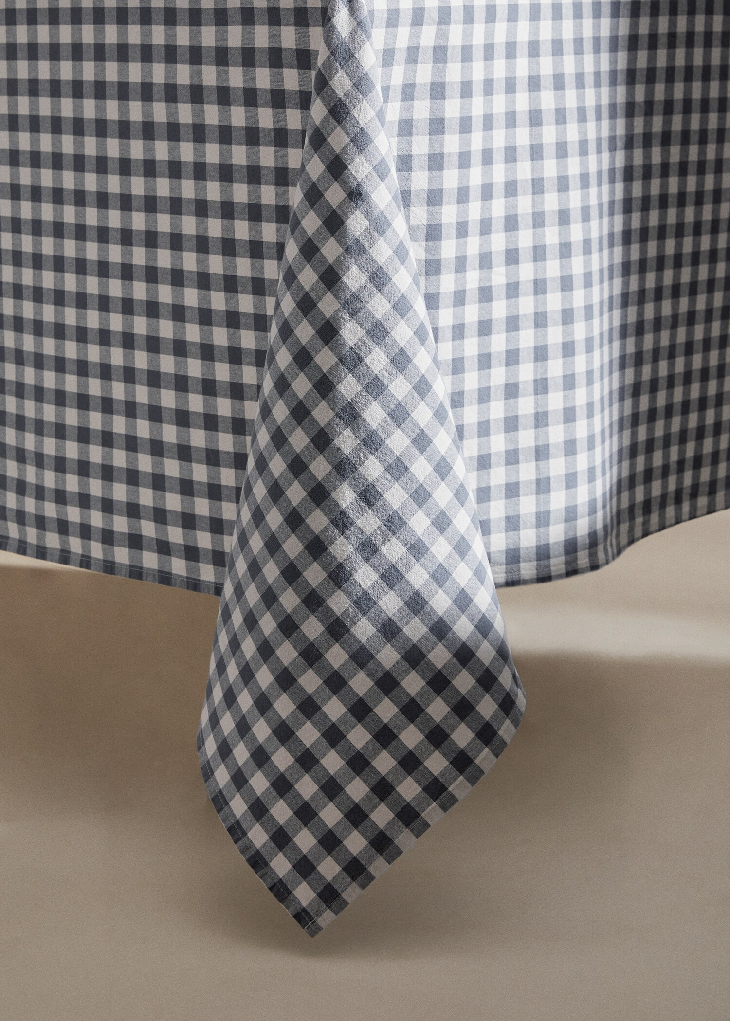 100% cotton check tablecloth 150x150cm - Details of the article 8