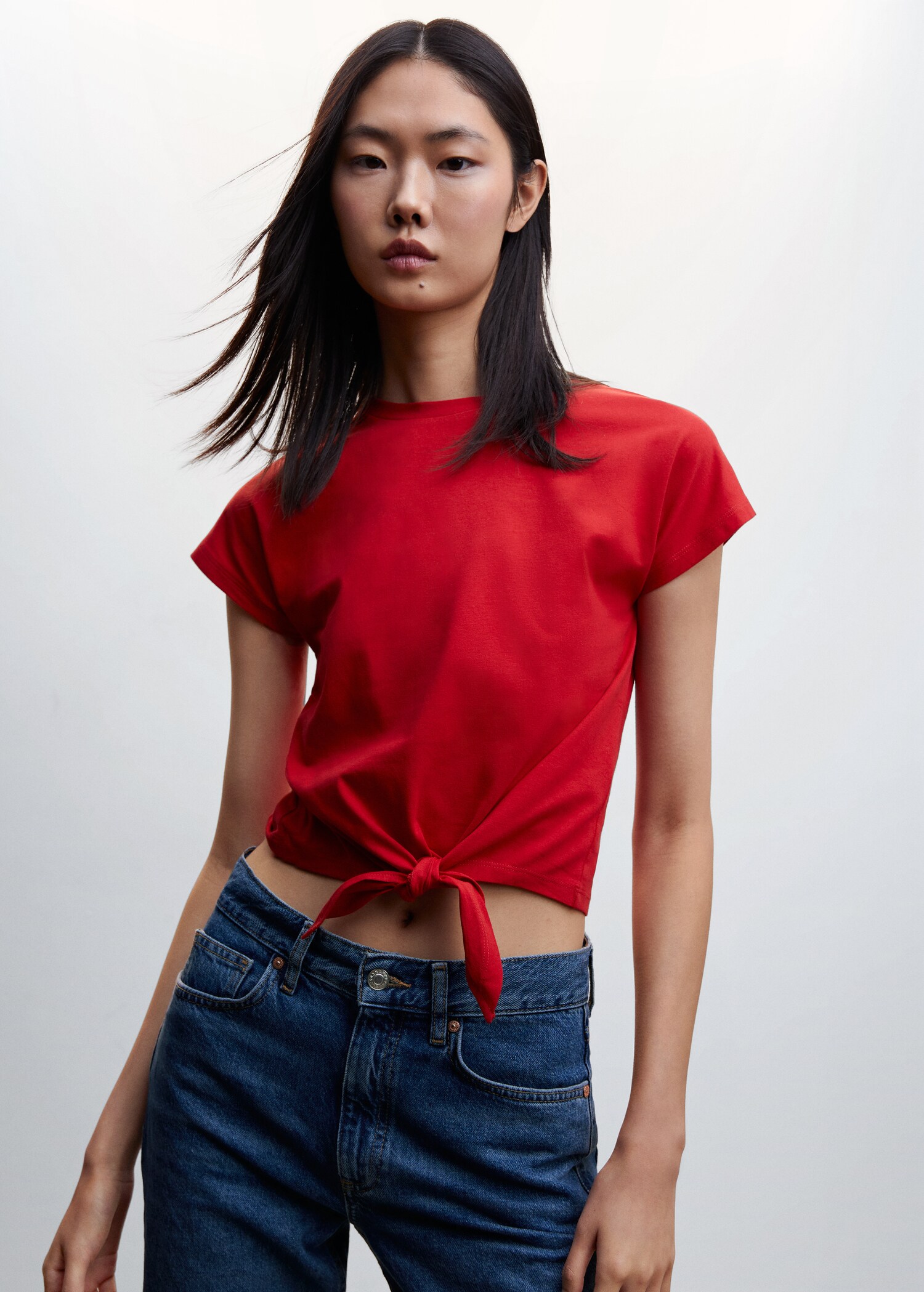Camiseta detalle nudo - Plano medio