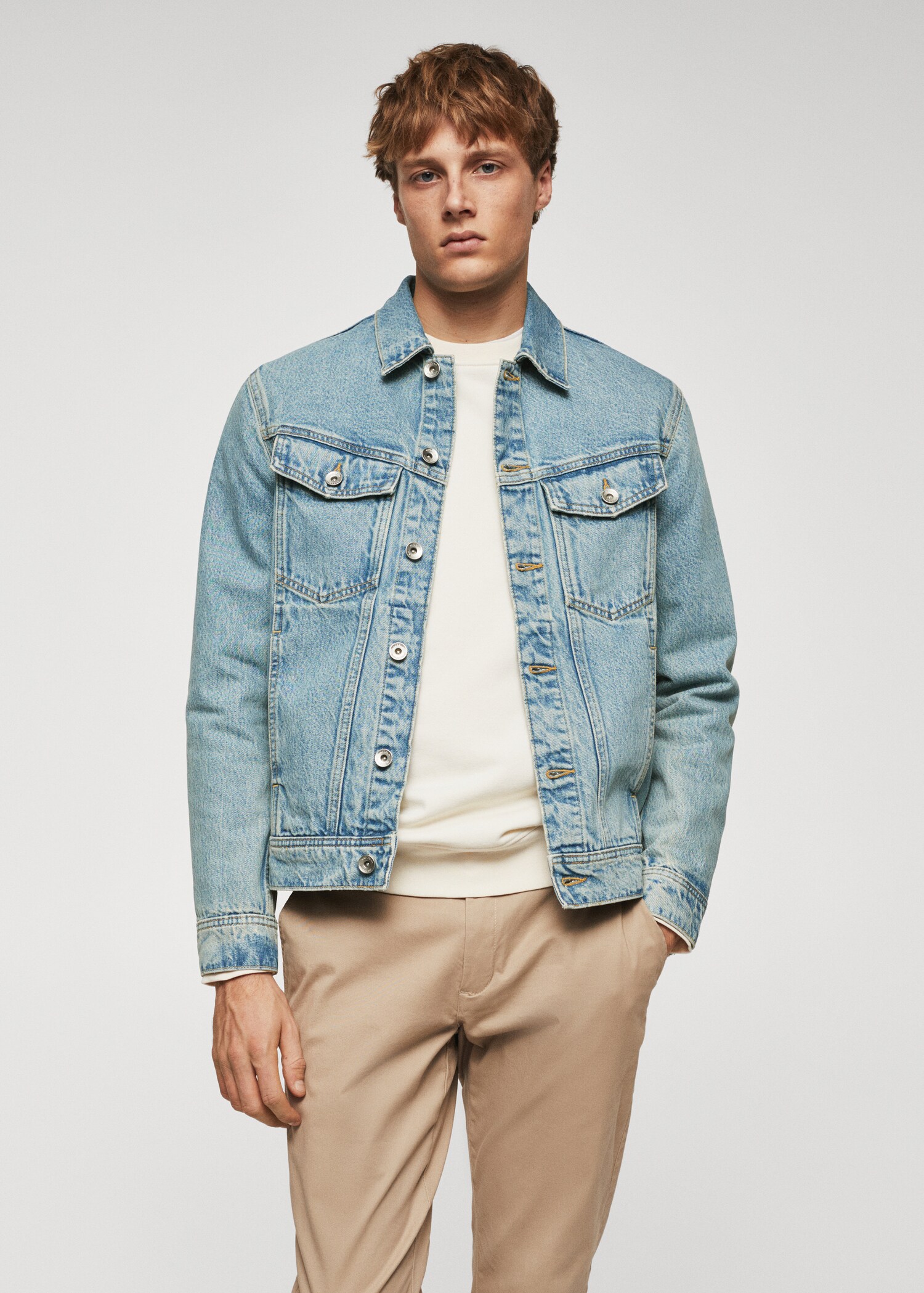 Denimjakke med vintage-vask - Halvtotal bildeutsnitt