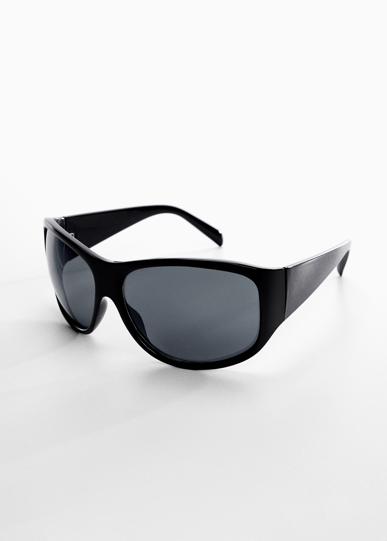 Sonnenbrille mit gebogenem Gestell - Mittlere Ansicht
