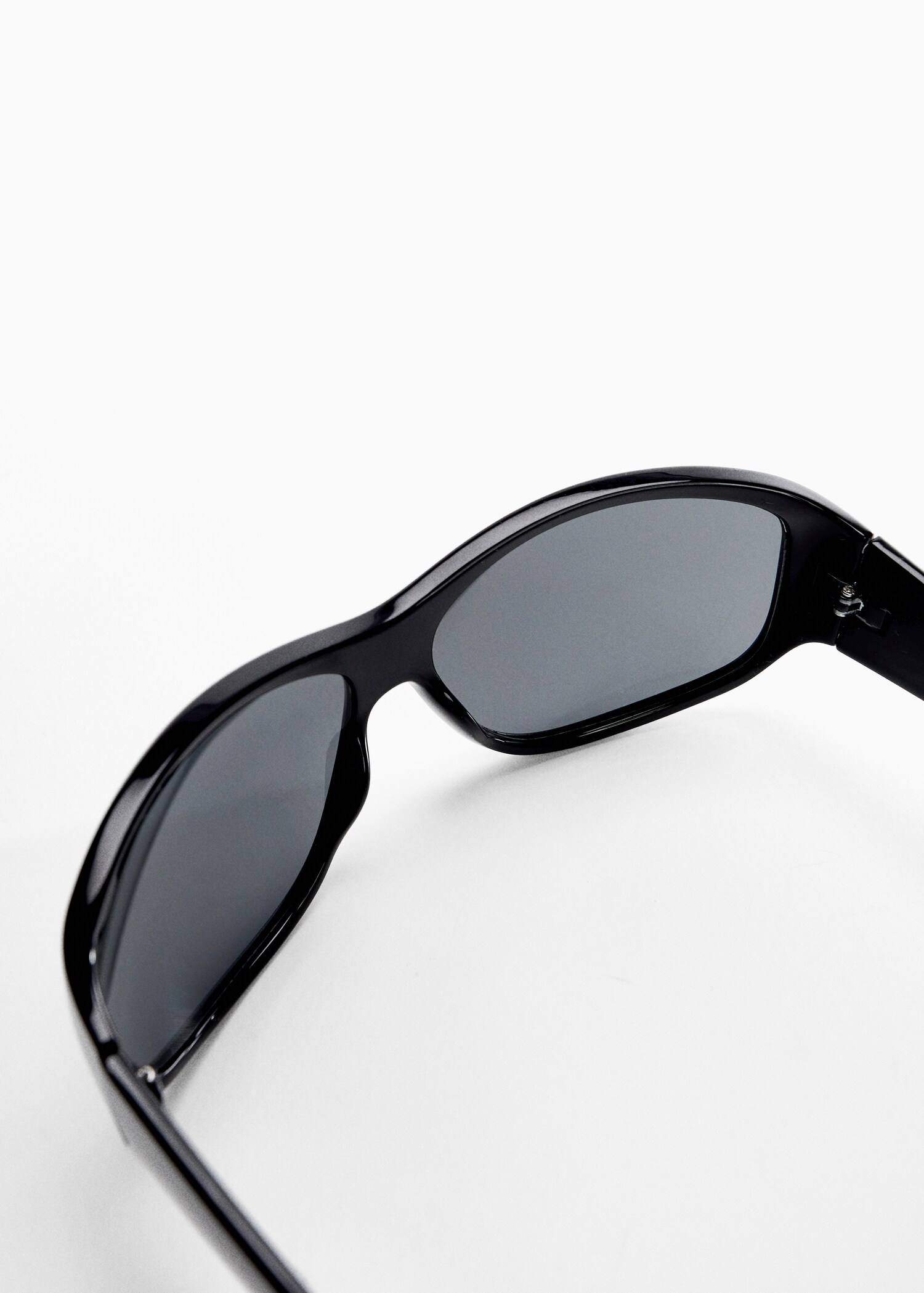 Sonnenbrille mit gebogenem Gestell - Detail des Artikels 1