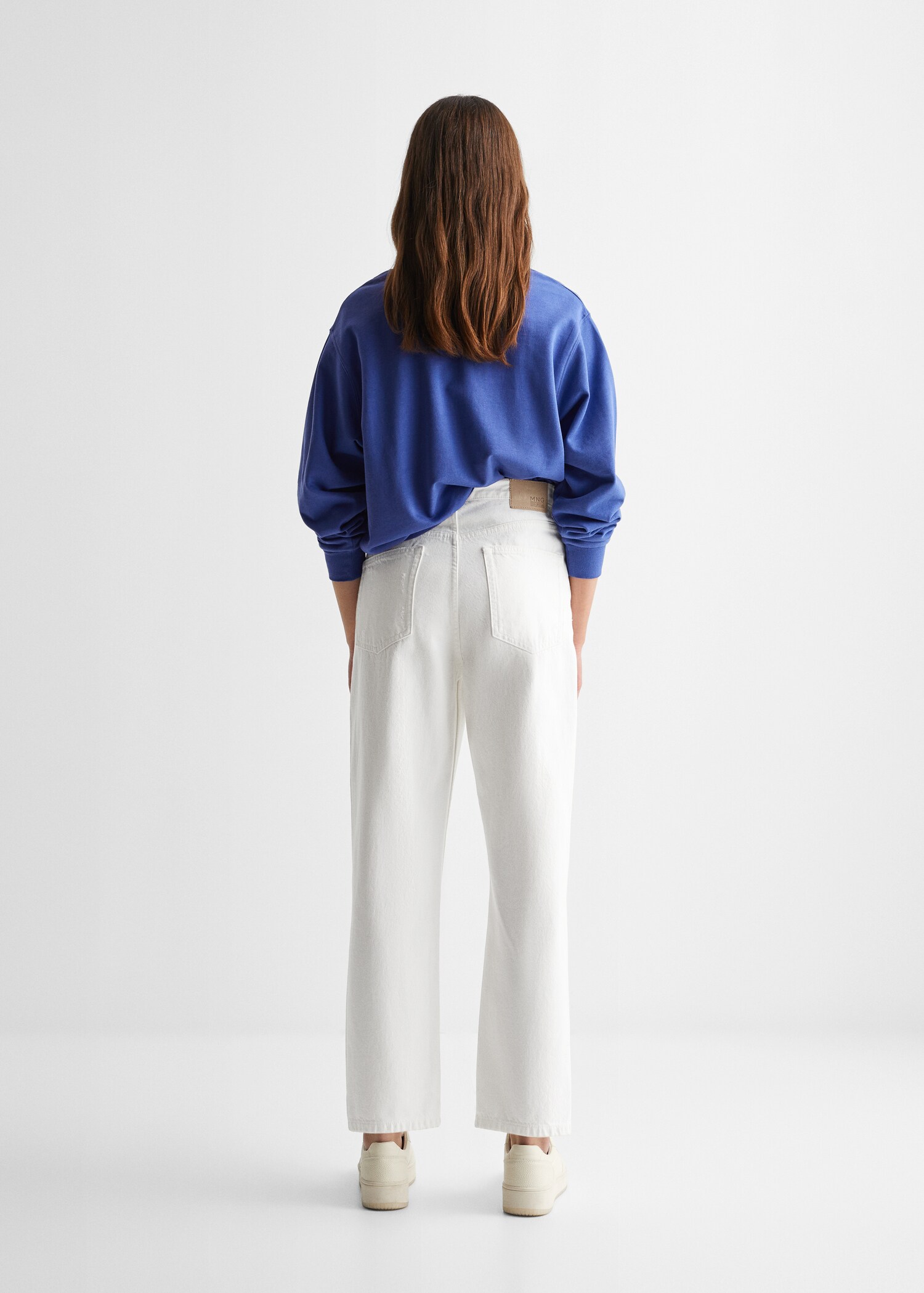 Mom Fit-Jeans mit Zierrissen - Rückseite des Artikels