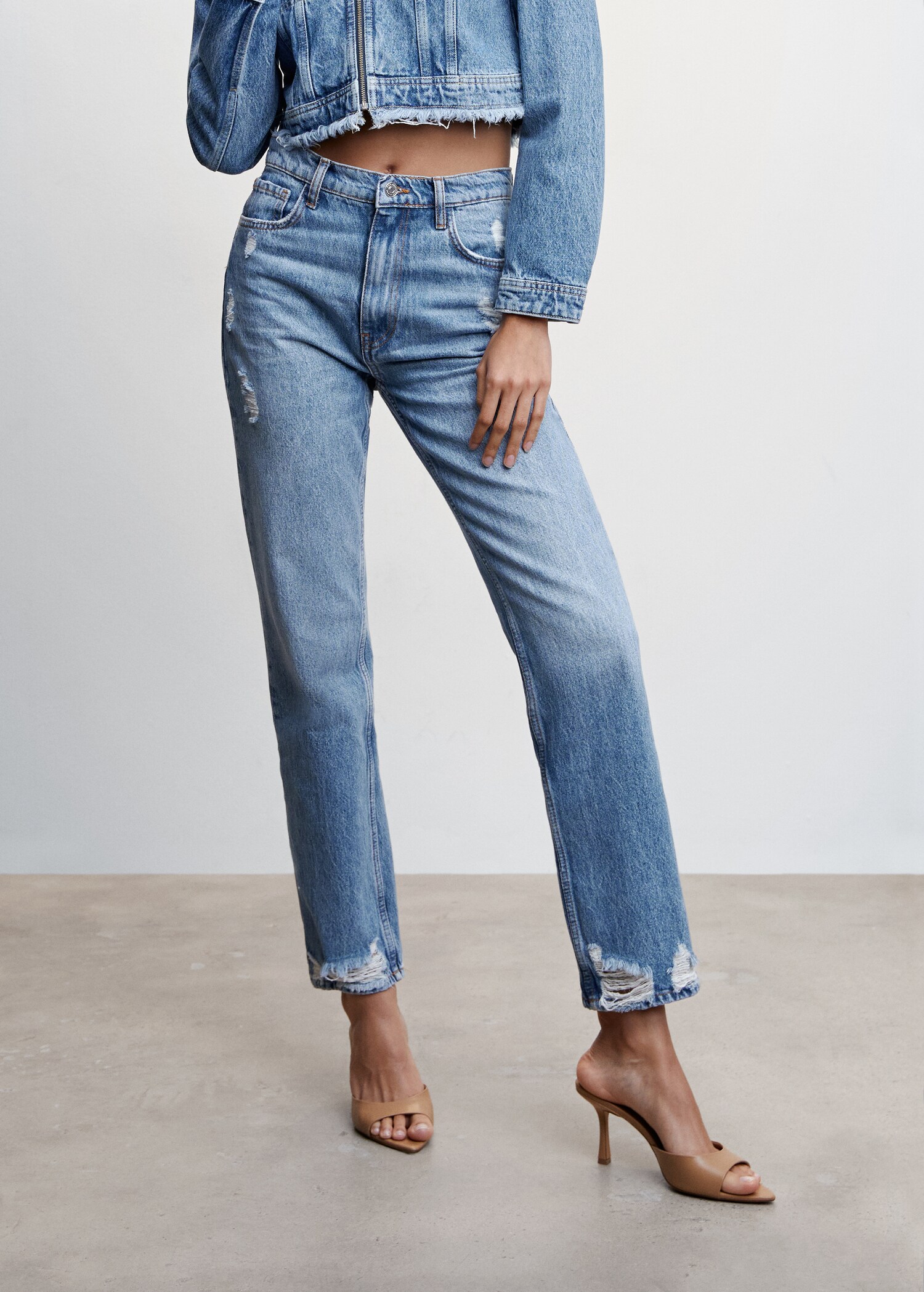 Jean droit taille haute déchiré - Plan moyen