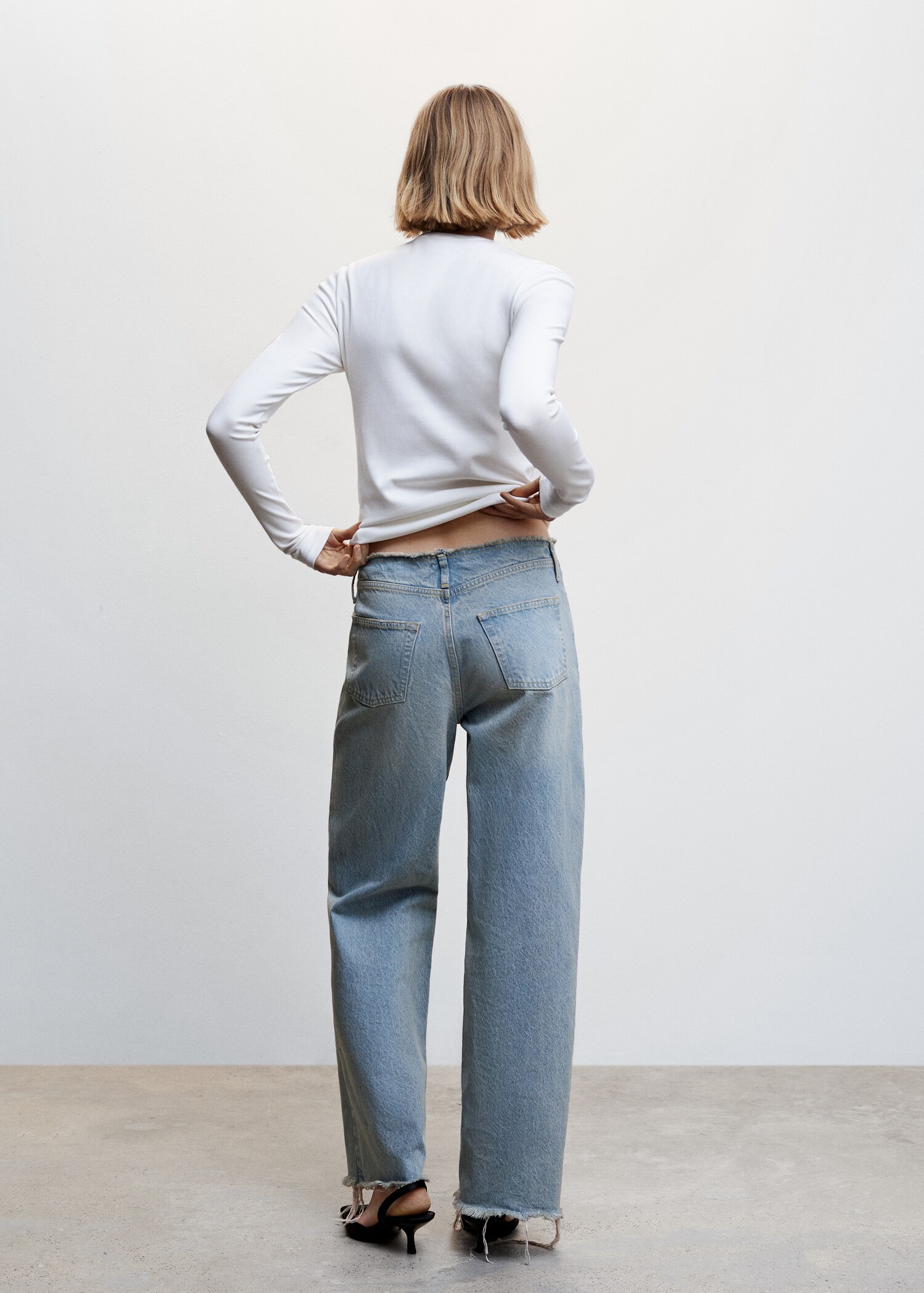 Wideleg-Jeans mit mittlerer Bundhöhe - Rückseite des Artikels