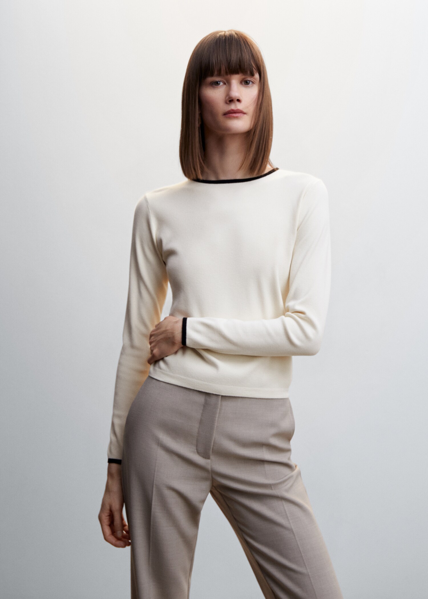 Pull-over liserés contrastants - Plan moyen