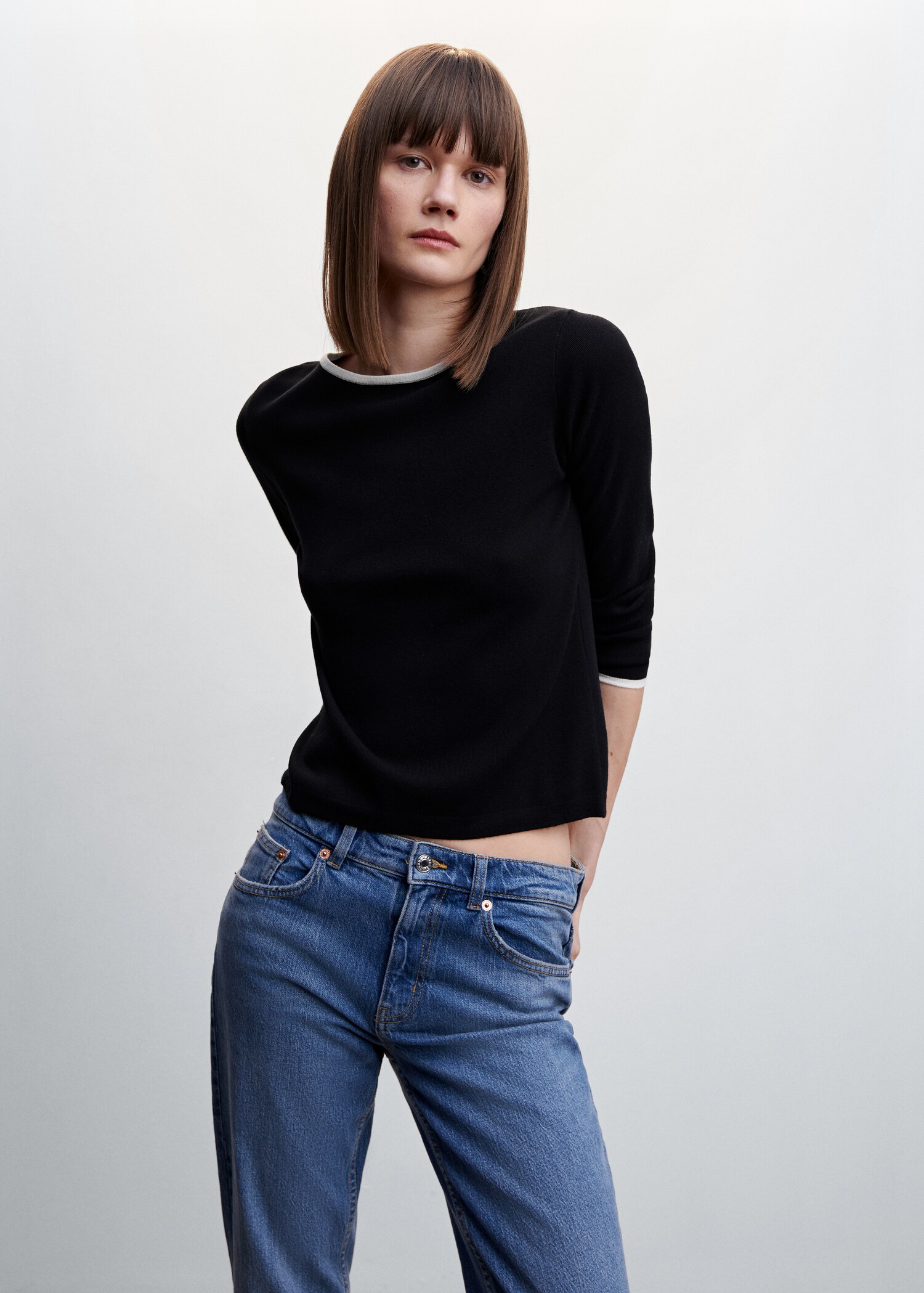 Pull-over liserés contrastants - Plan moyen